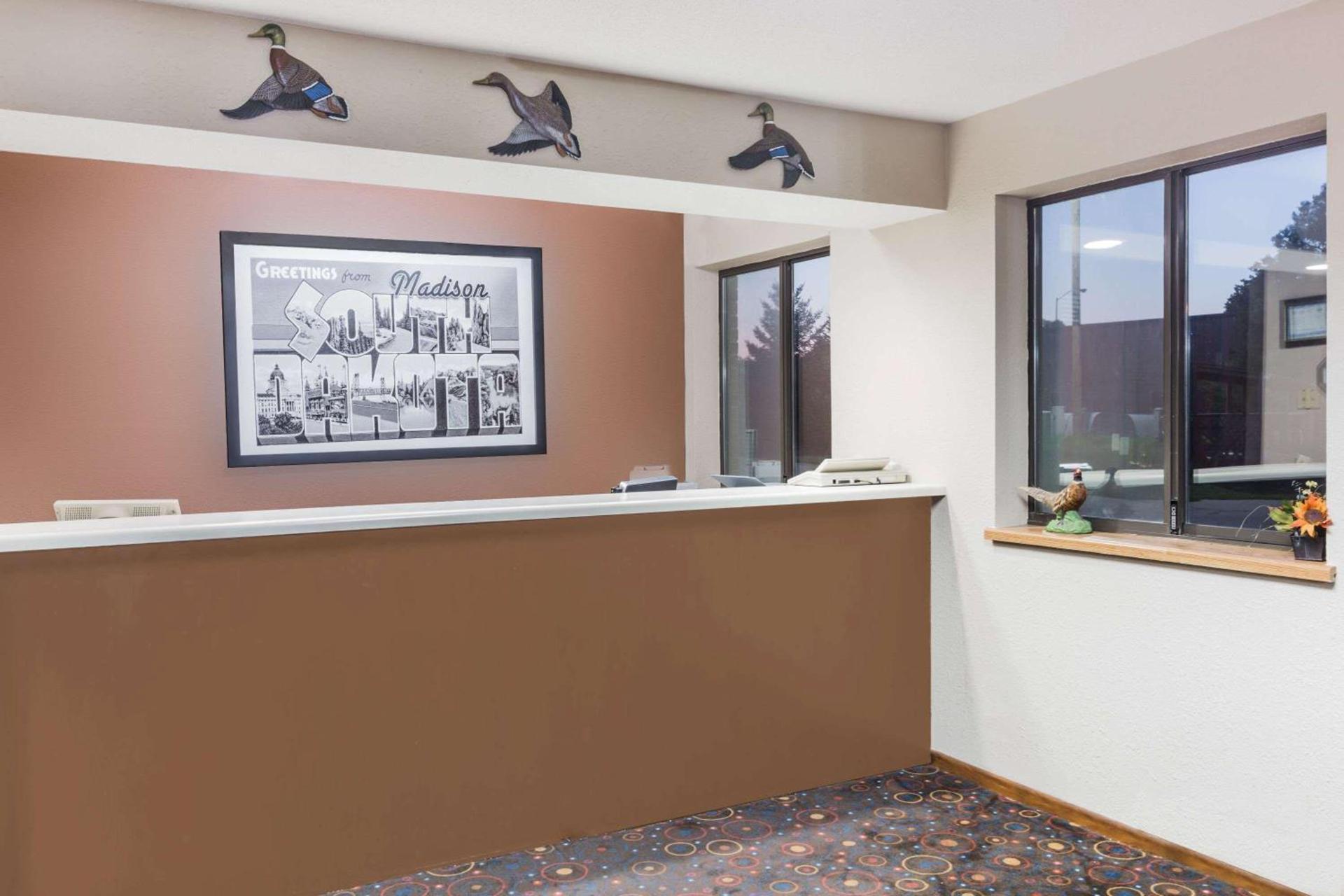 Super 8 by Wyndham Madison photo 5