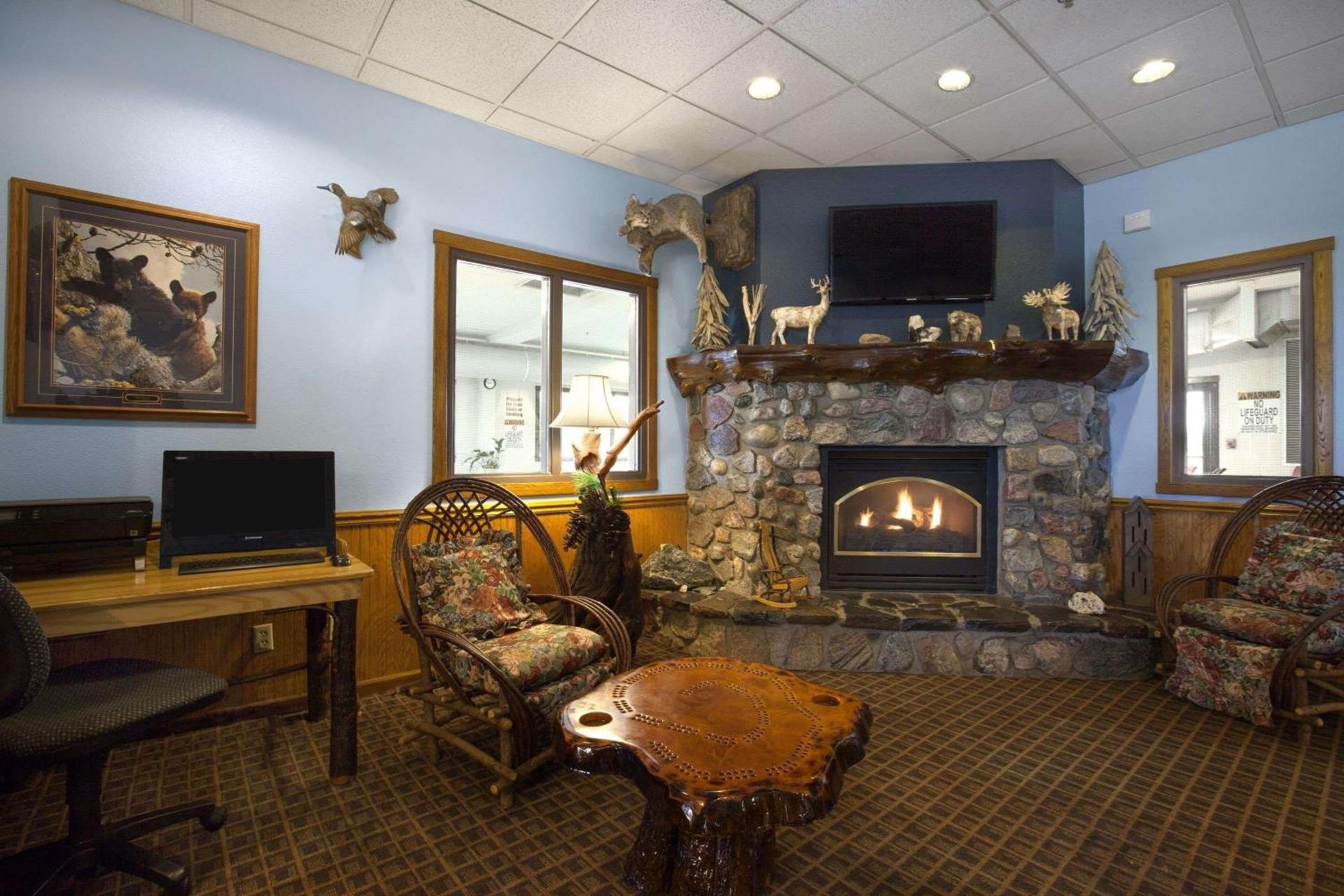 Super 8 by Wyndham Eveleth photo 11