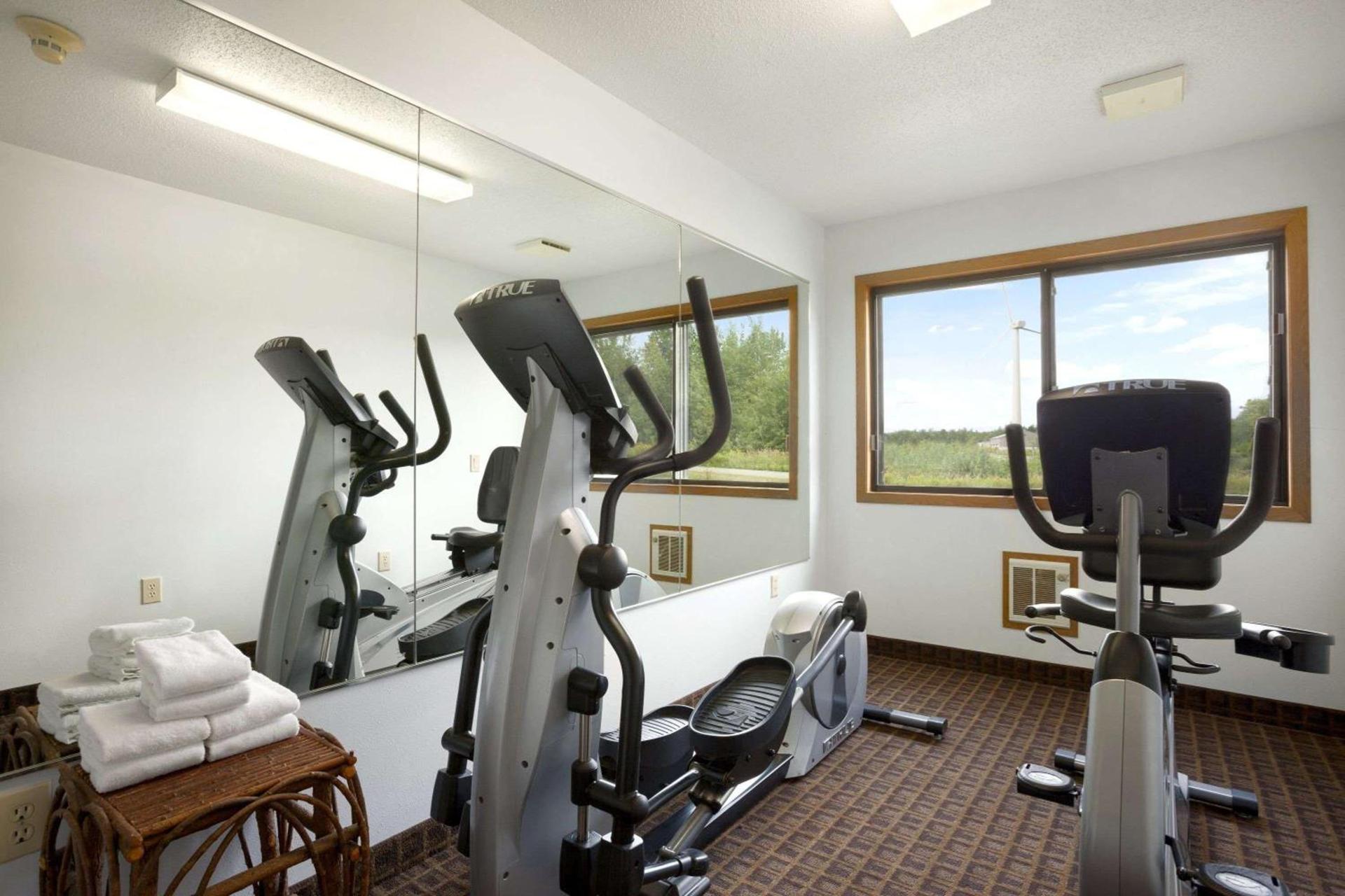 Super 8 by Wyndham Eveleth photo 10