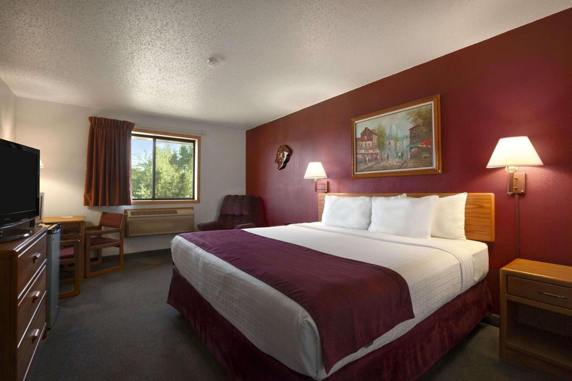Super 8 by Wyndham Eveleth photo 9