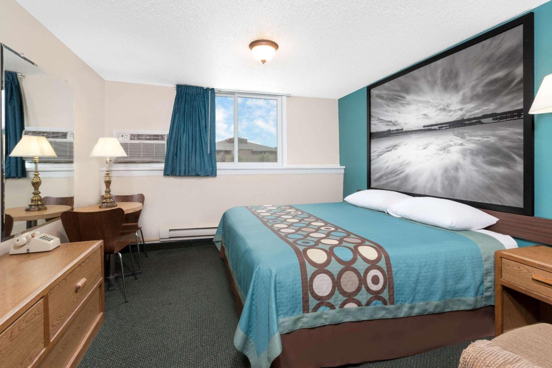 Super 8 by Wyndham Huron photo 8