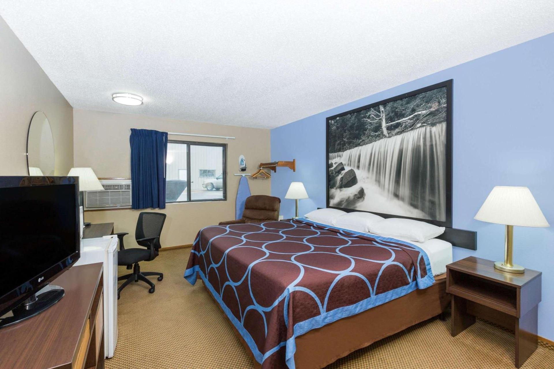 Super 8 by Wyndham Manhattan KS photo 6