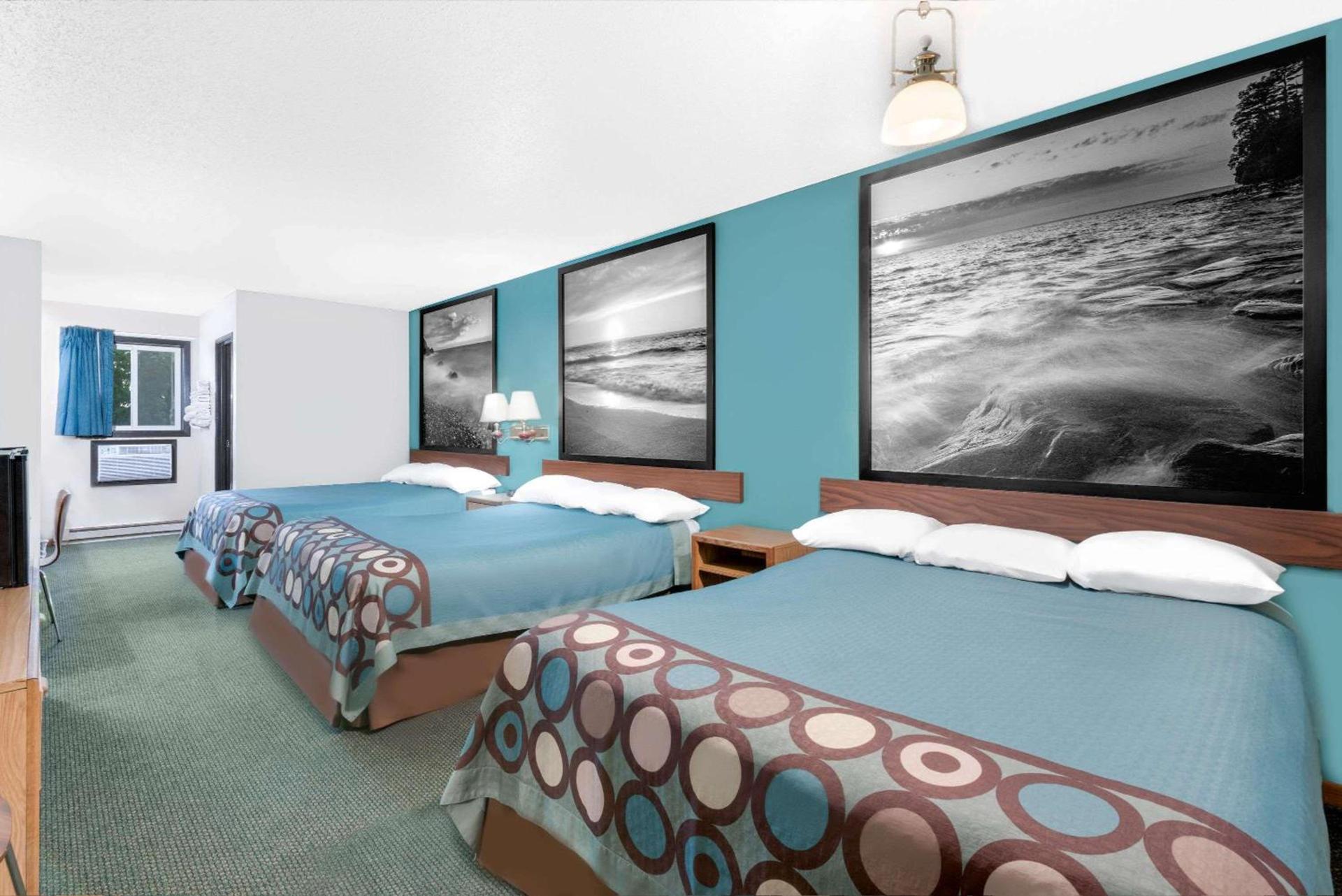 Super 8 by Wyndham Huron photo 10