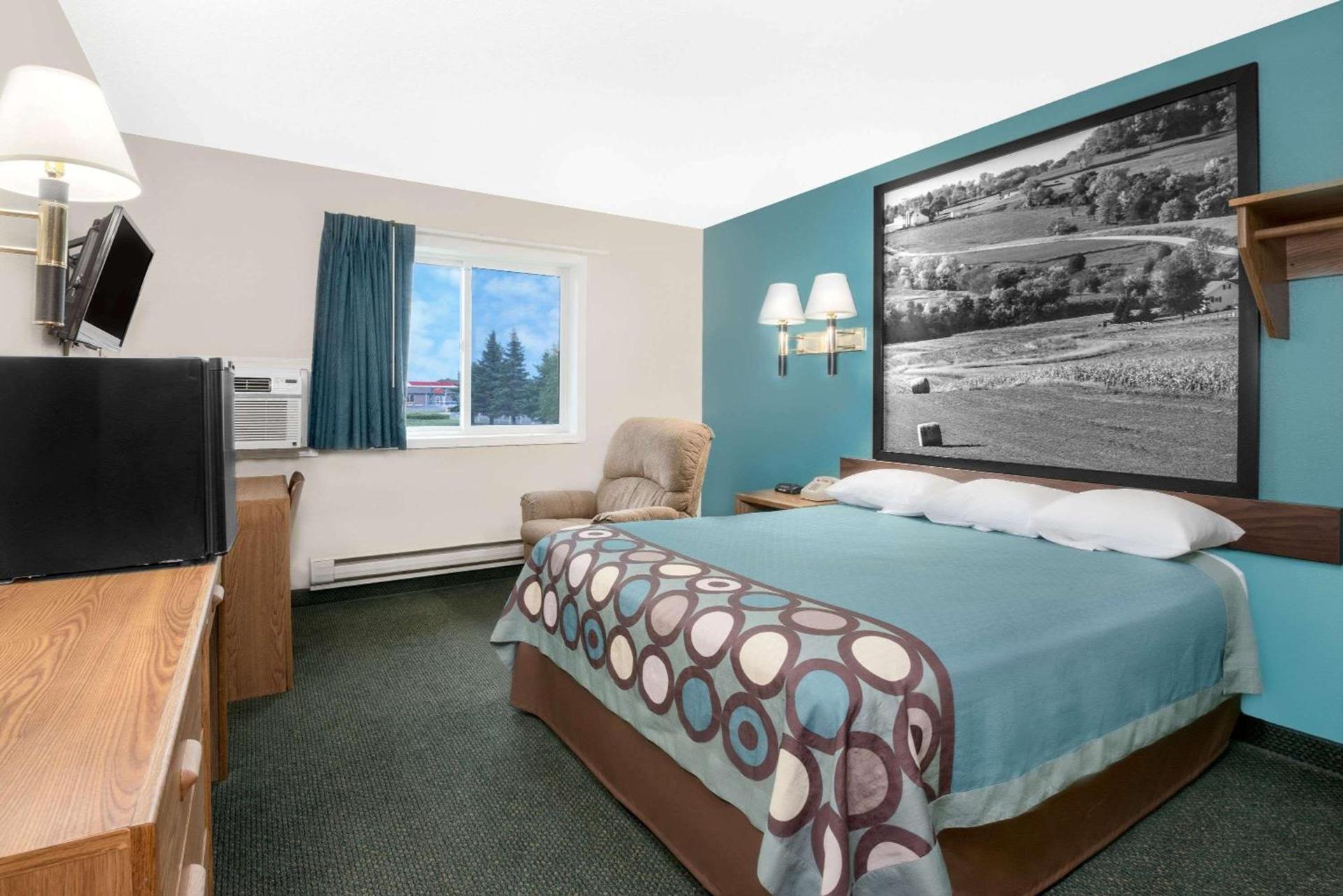 Super 8 by Wyndham Huron photo 6