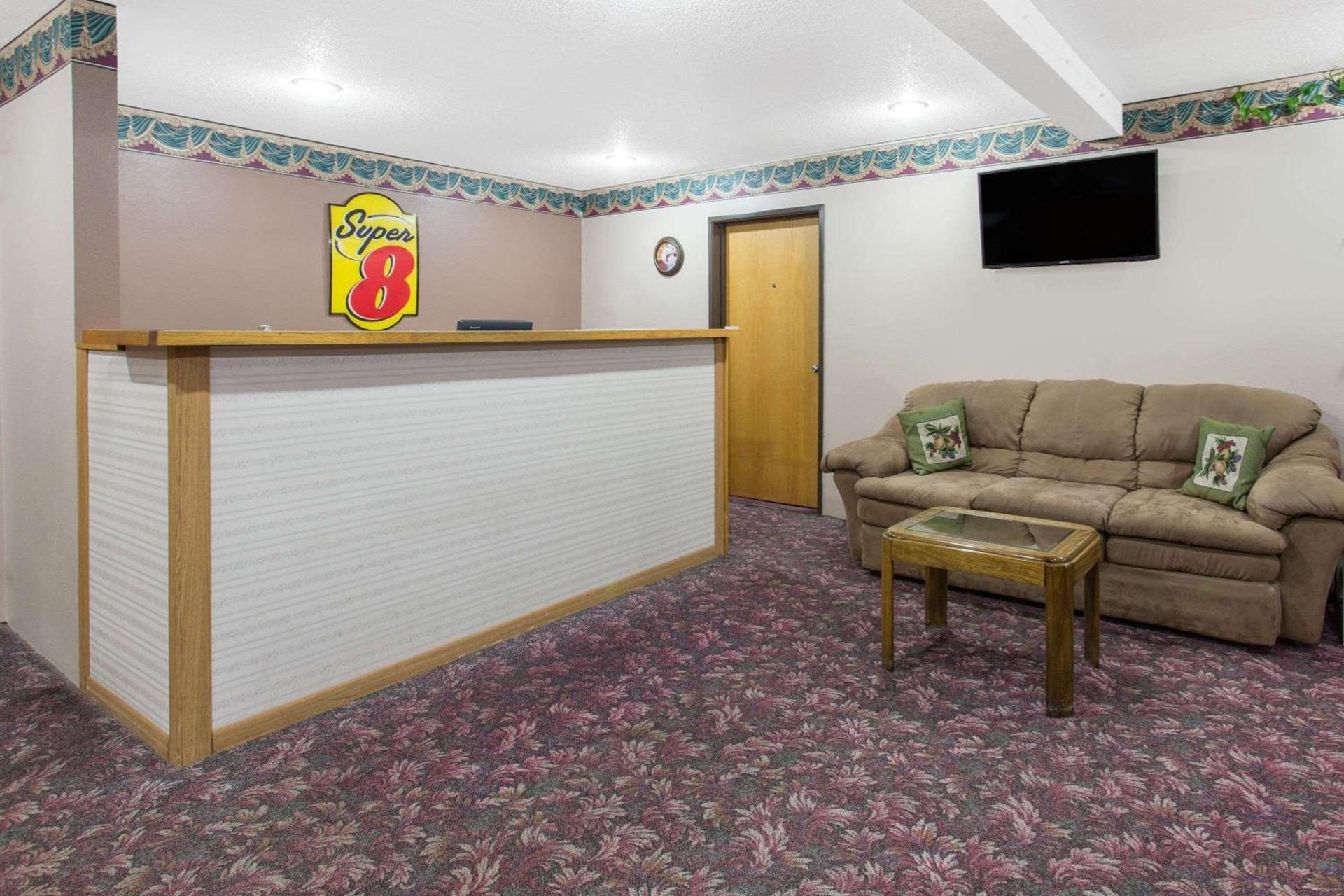 Super 8 by Wyndham Austin MN photo 3