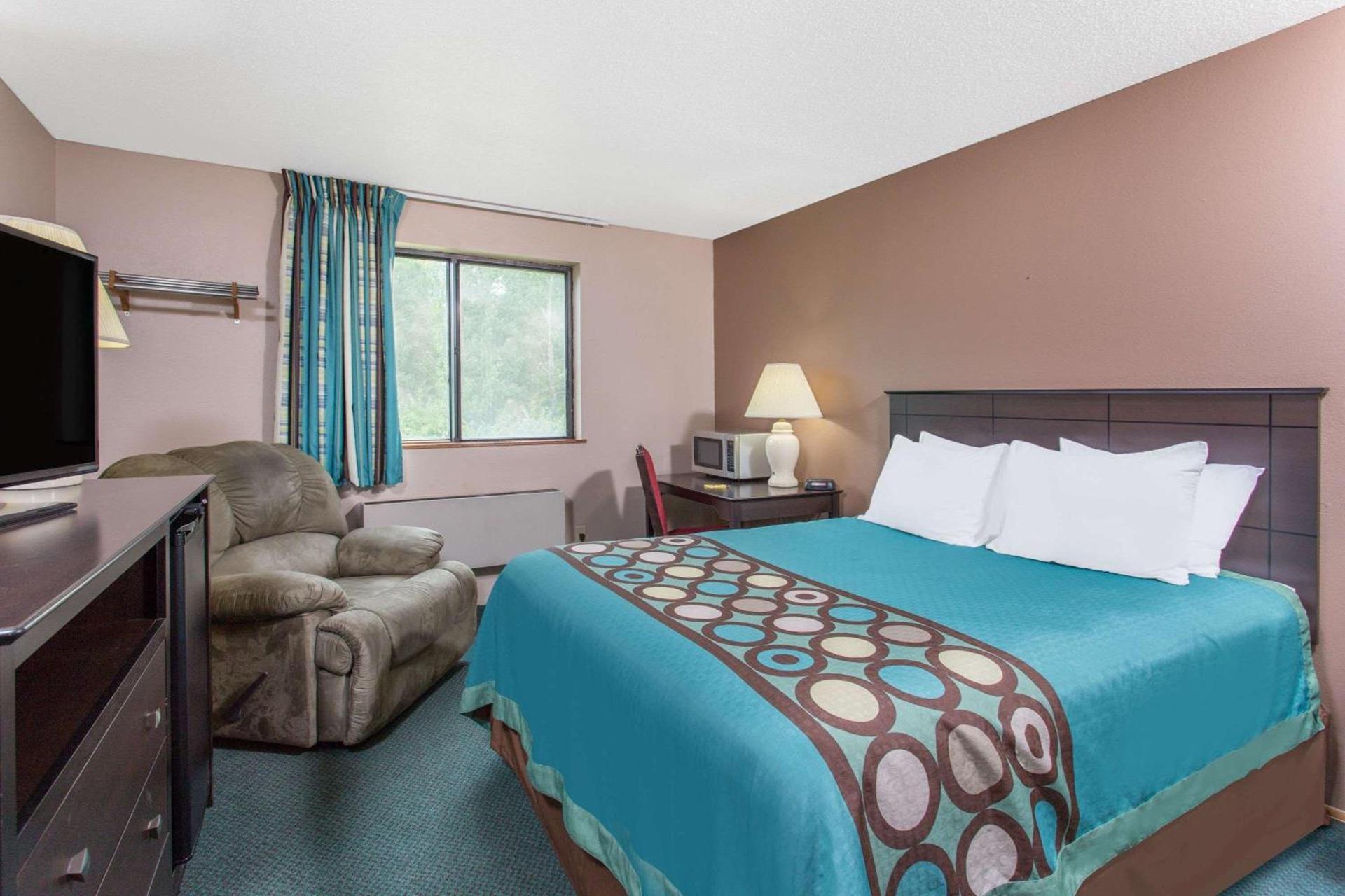 Super 8 by Wyndham Austin MN photo 15