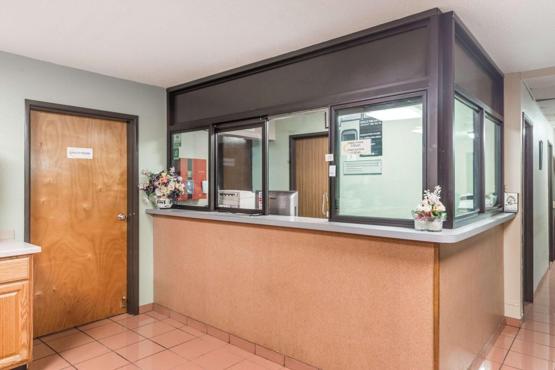 Super 8 by Wyndham O'Fallon MO/St. Louis Area photo 2
