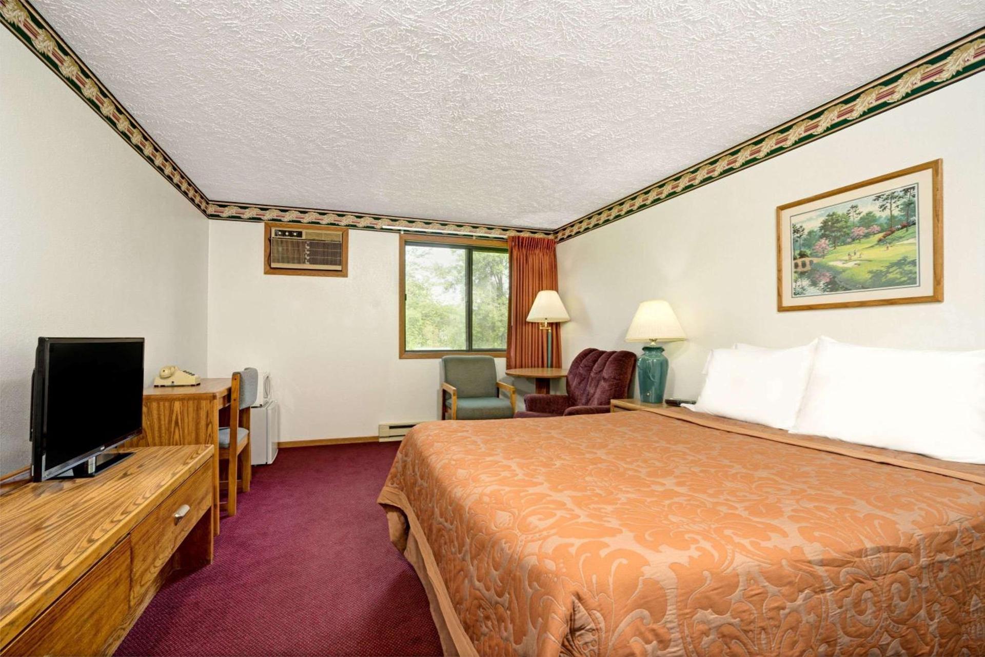 Super 8 by Wyndham Chaska photo 14