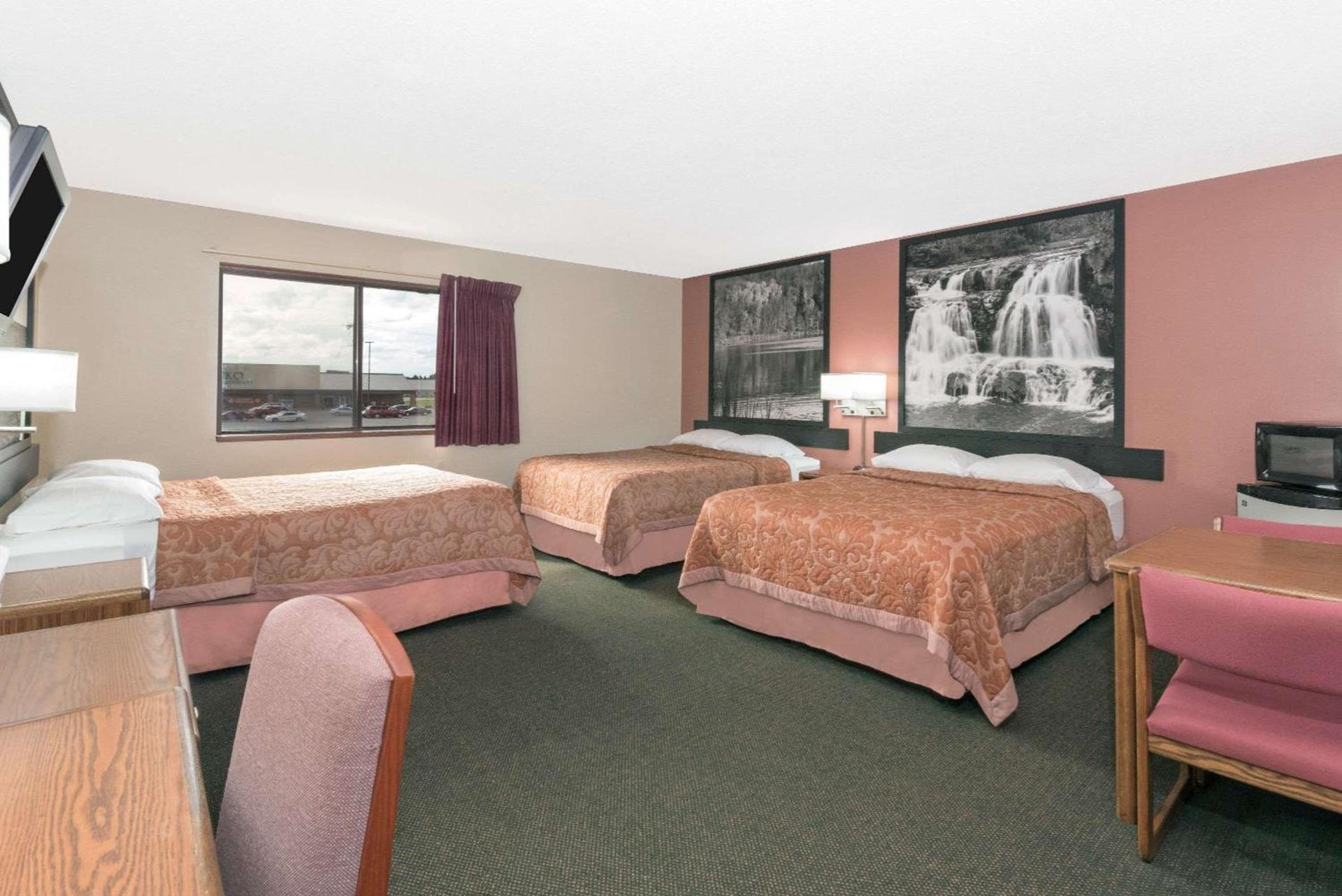 Super 8 by Wyndham Perham photo 13
