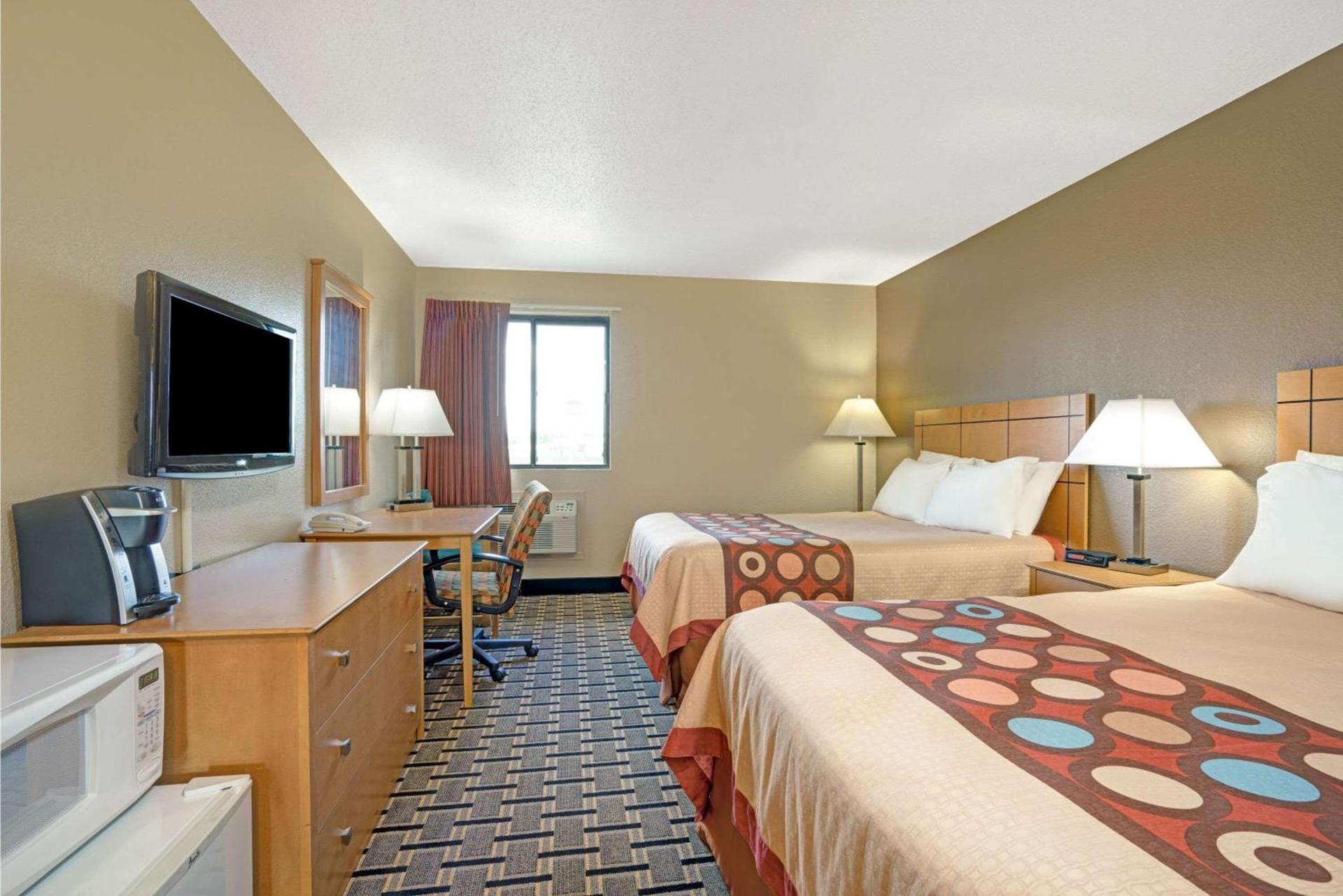 Super 8 by Wyndham Melrose photo 8