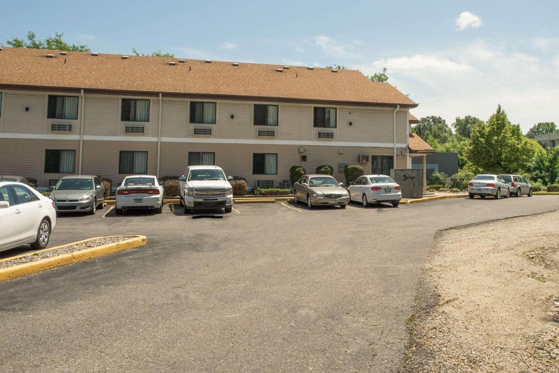 Super 8 by Wyndham Red Wing photo 2