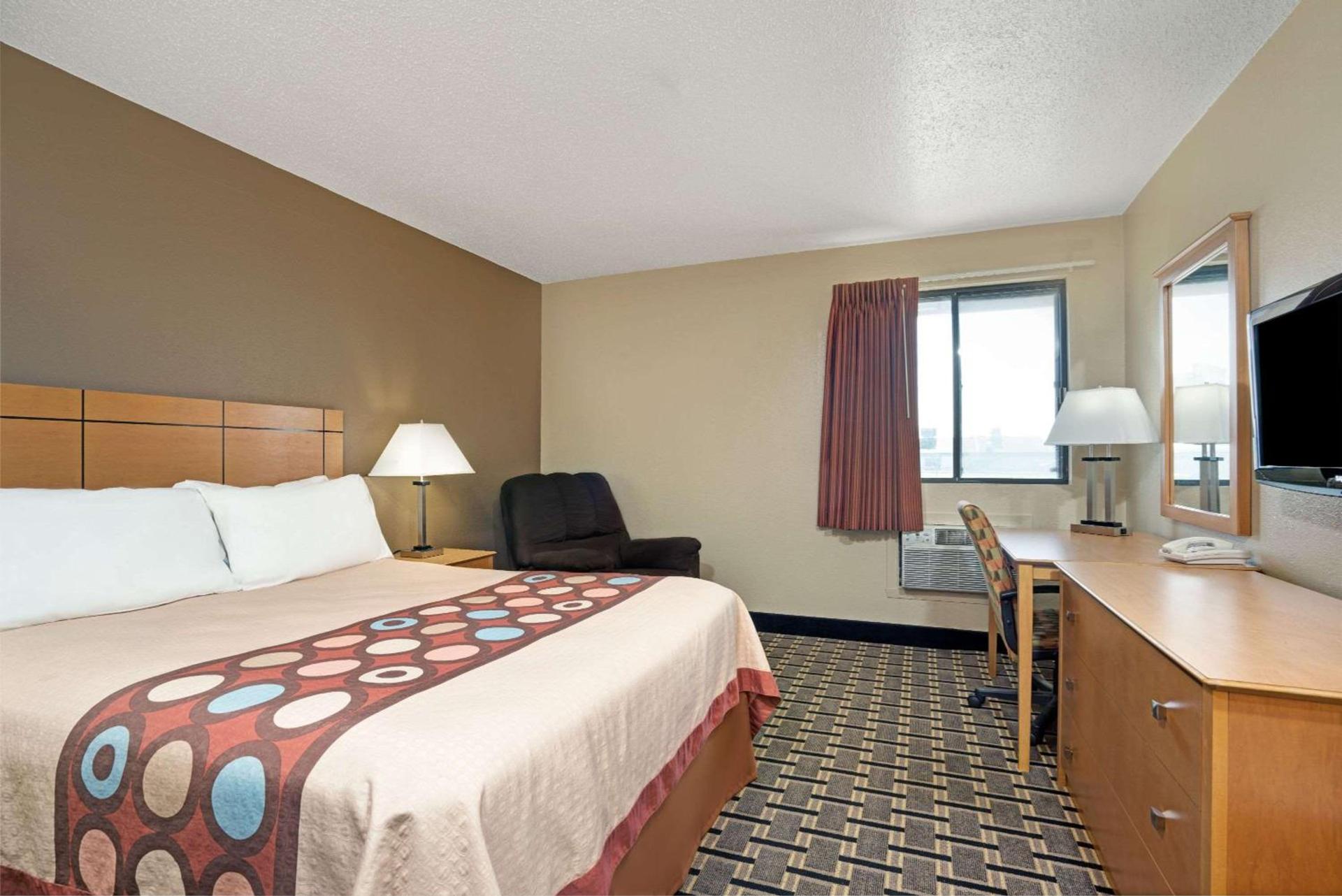 Super 8 by Wyndham Melrose photo 7