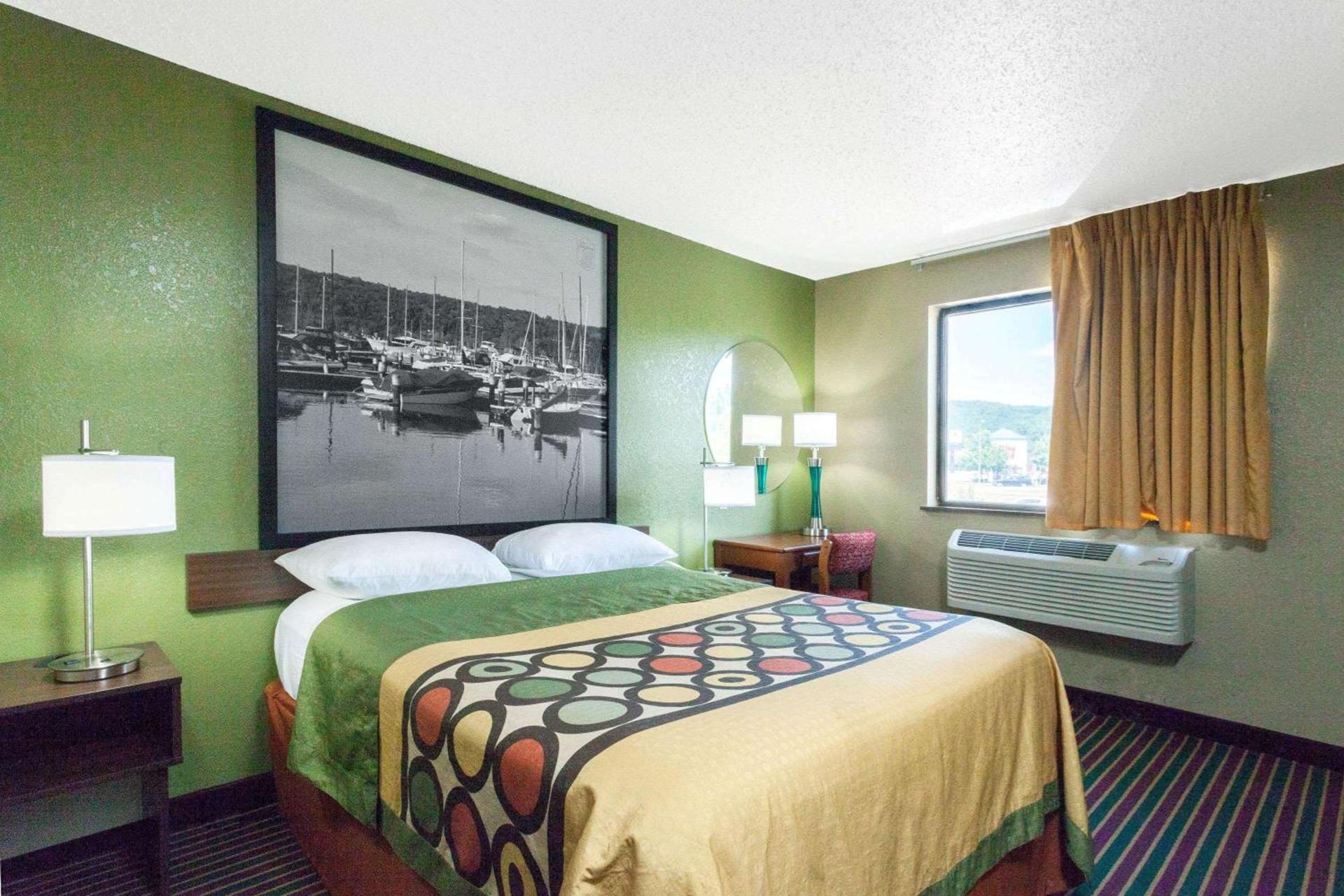 Super 8 by Wyndham Bath Hammondsport Area photo 4