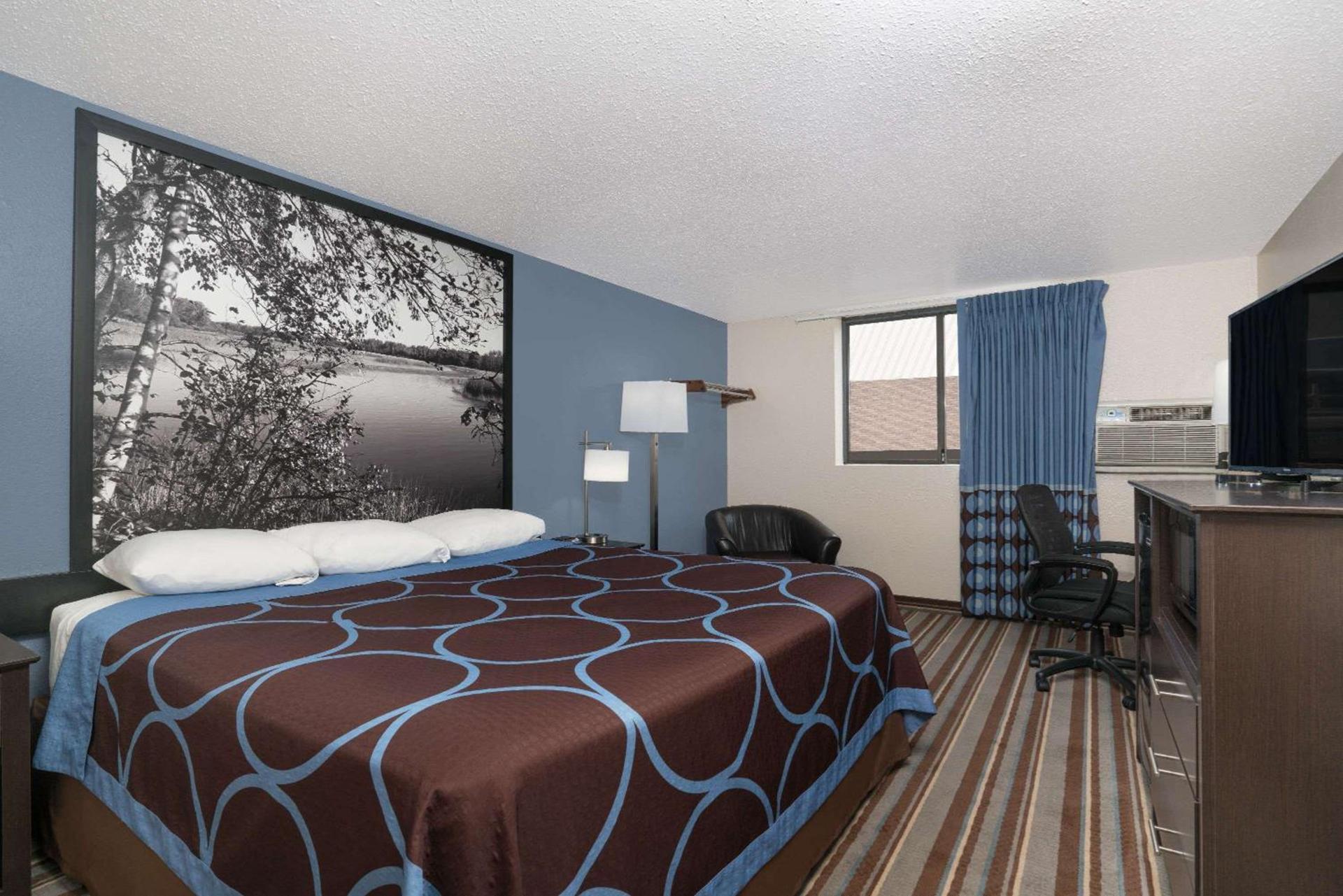 Super 8 by Wyndham Willmar photo 9