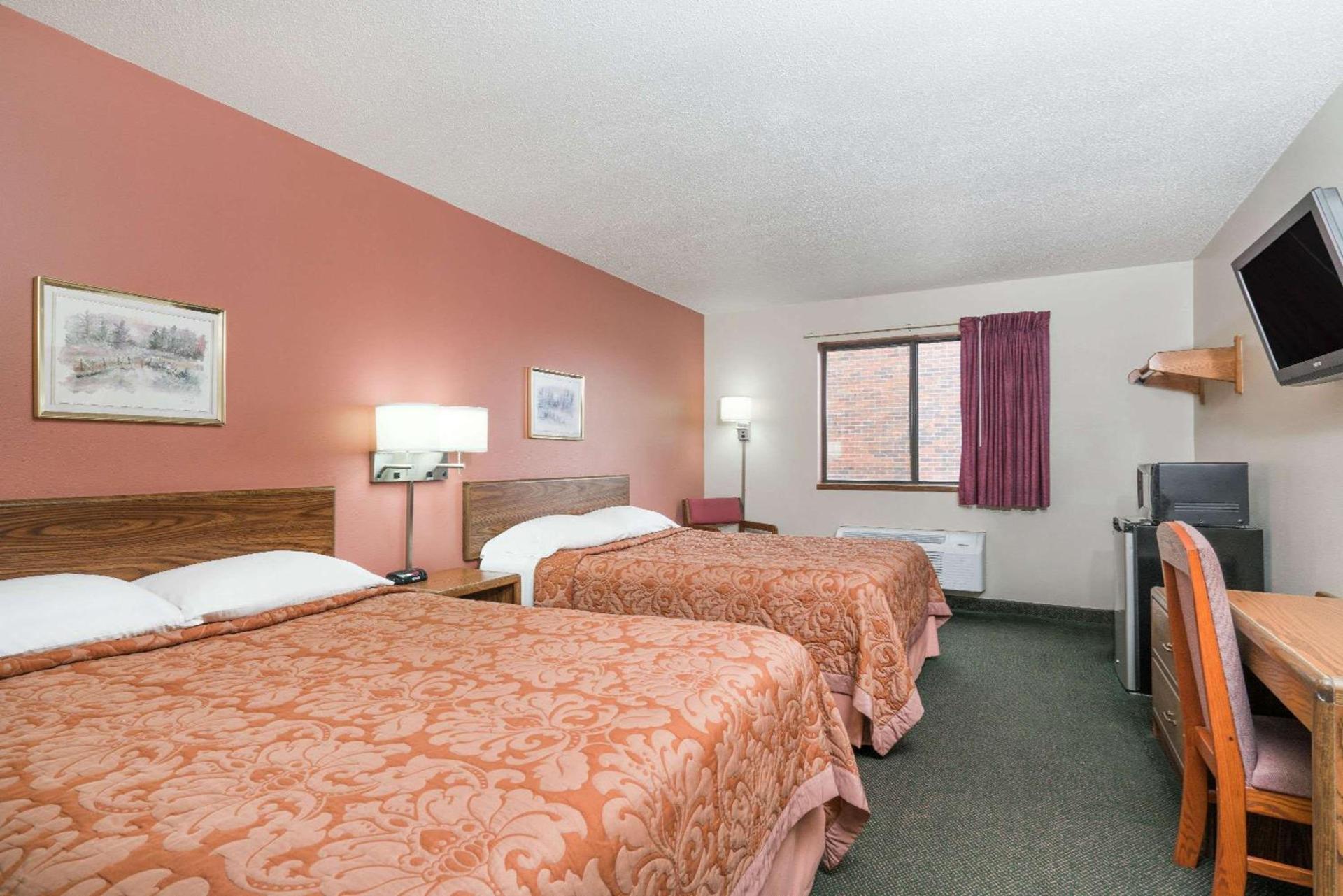 Super 8 by Wyndham Perham photo 6