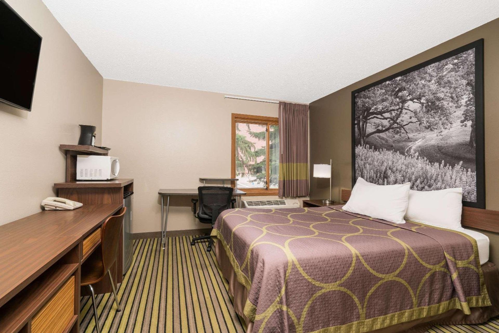 Super 8 by Wyndham St. Cloud photo 4