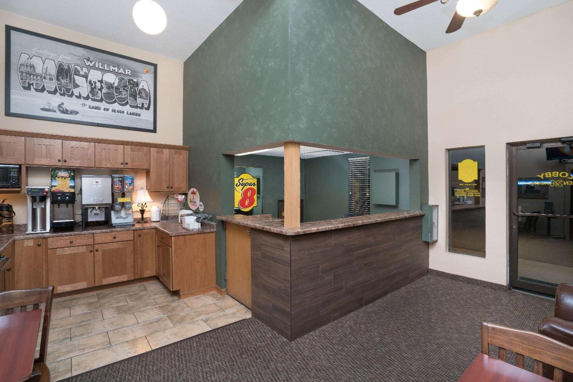 Super 8 by Wyndham Willmar photo 3
