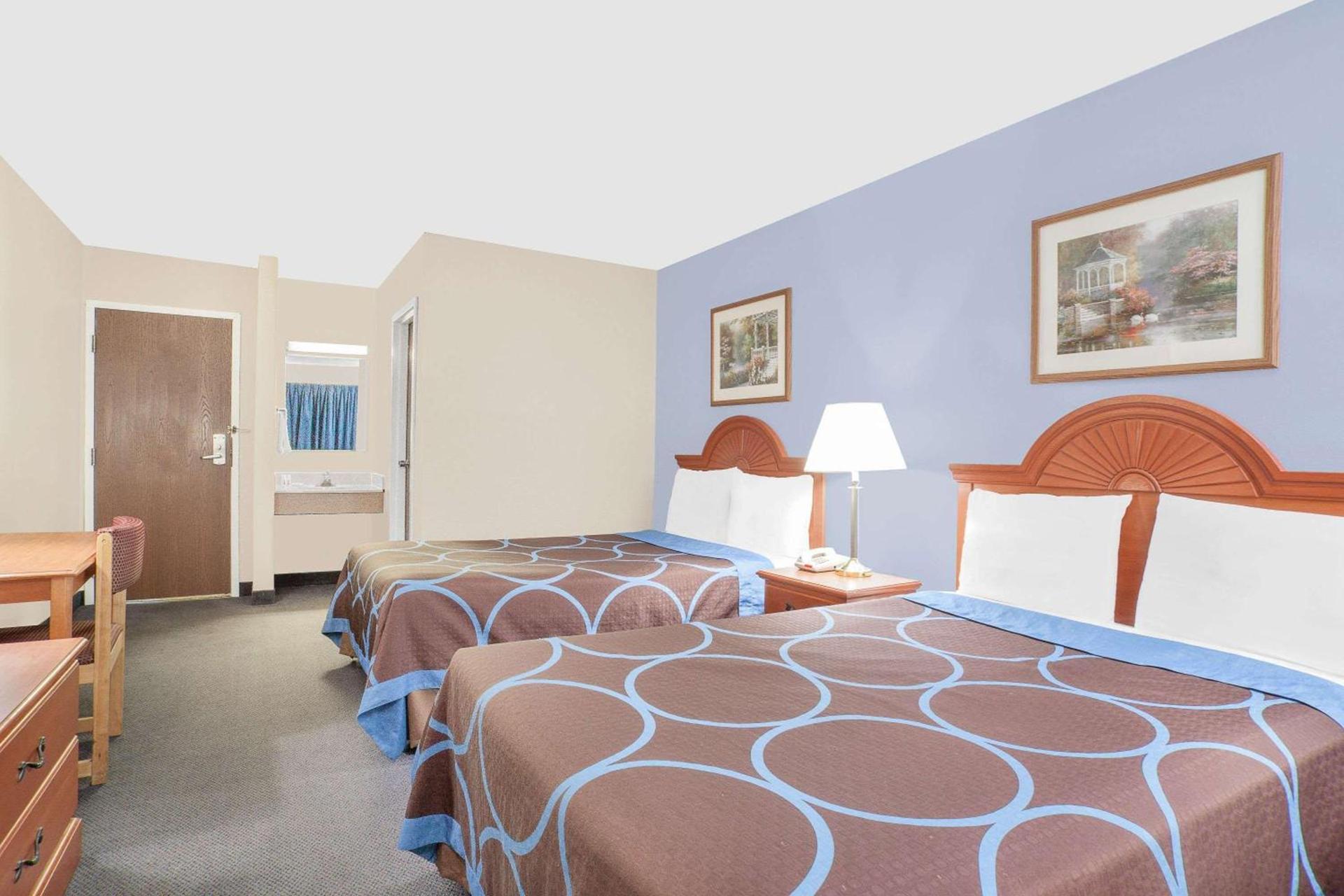 Super 8 by Wyndham Middletown photo 6