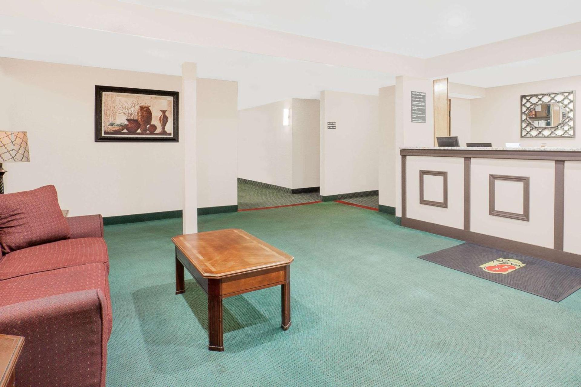Super 8 by Wyndham Middletown photo 3