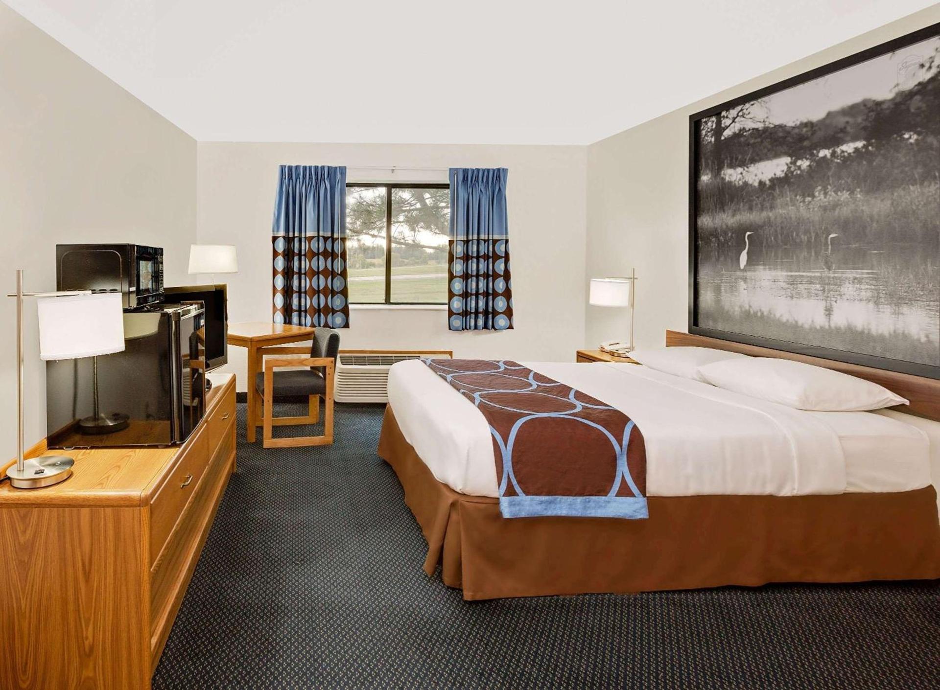 Super 8 by Wyndham St. James photo 33