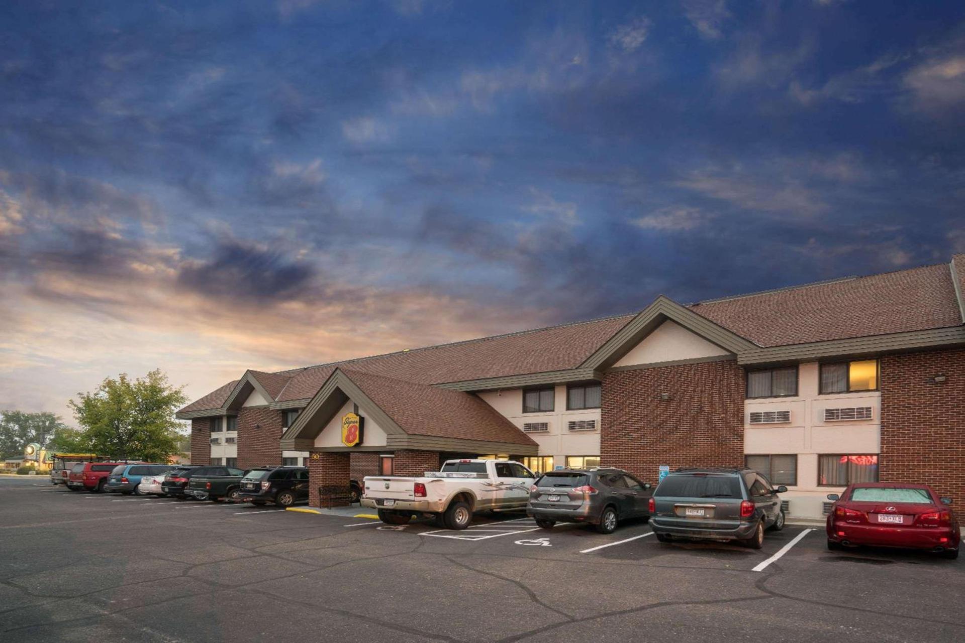 Super 8 by Wyndham St. Cloud photo 9
