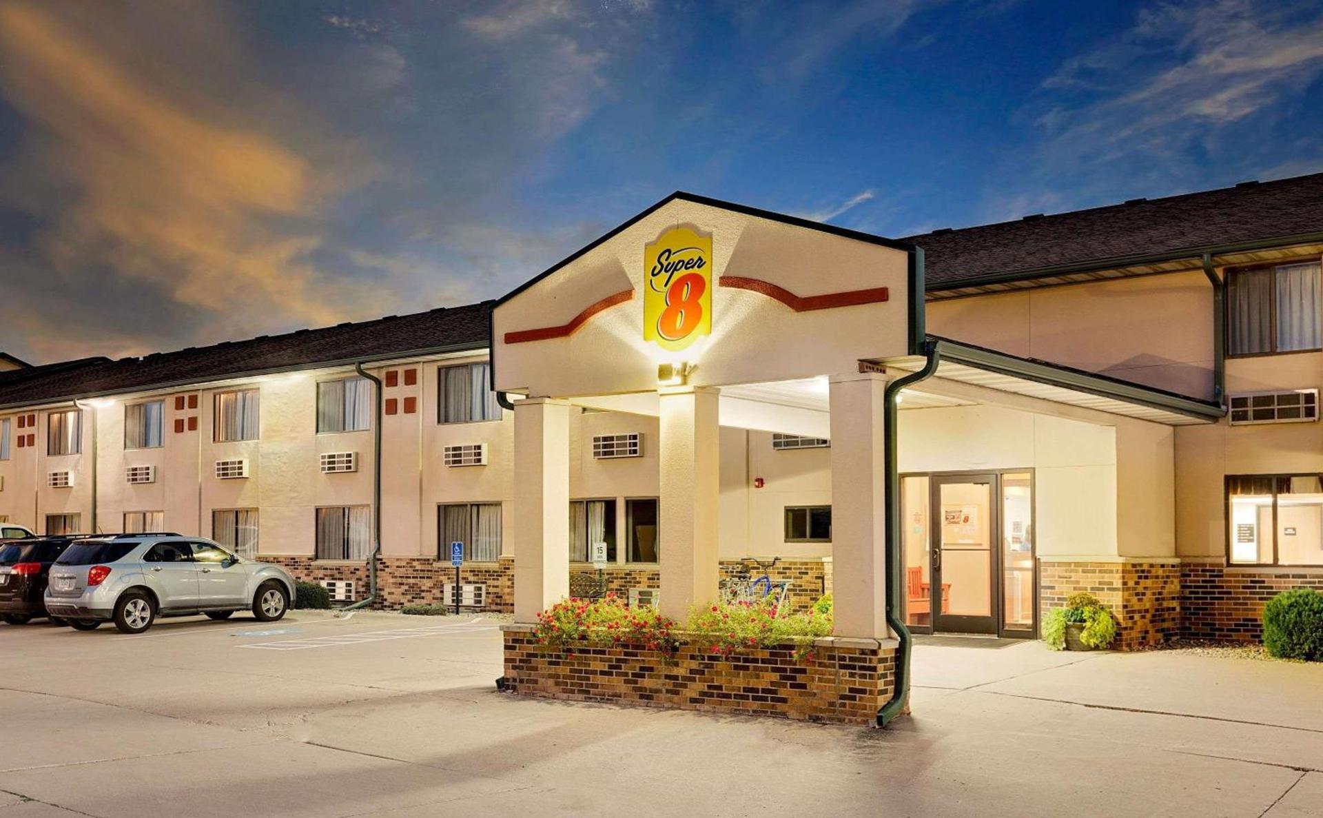 Super 8 by Wyndham St. James photo 1