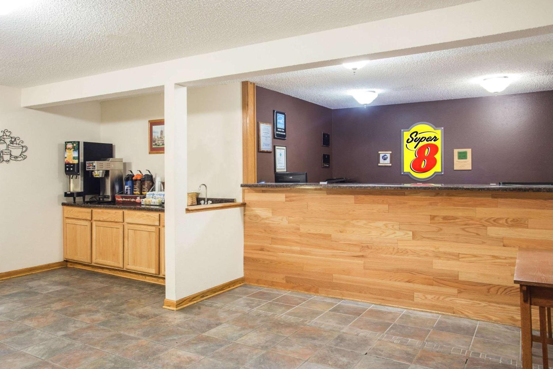 Super 8 by Wyndham Monroe WI photo 20