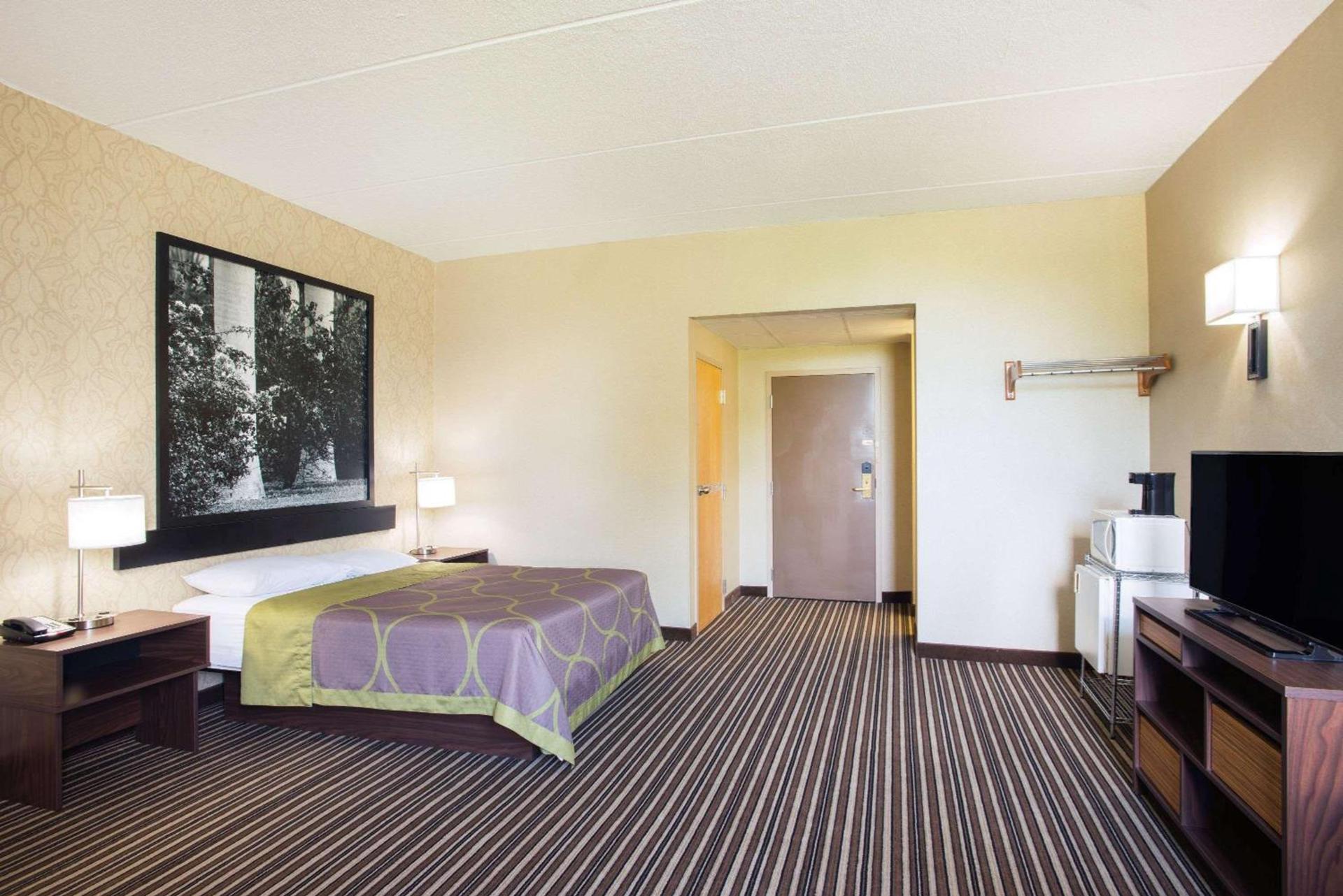 Super 8 by Wyndham Plattsburgh photo 14