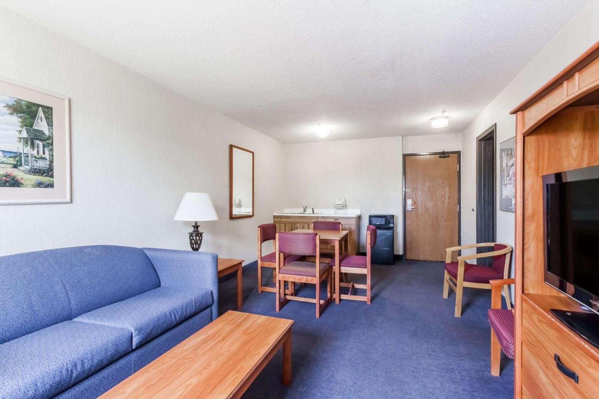 Super 8 by Wyndham Norwich photo 13