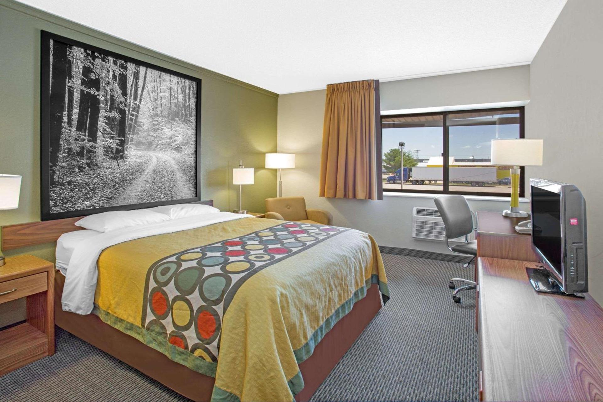 Super 8 by Wyndham Windsor/Madison North photo 10