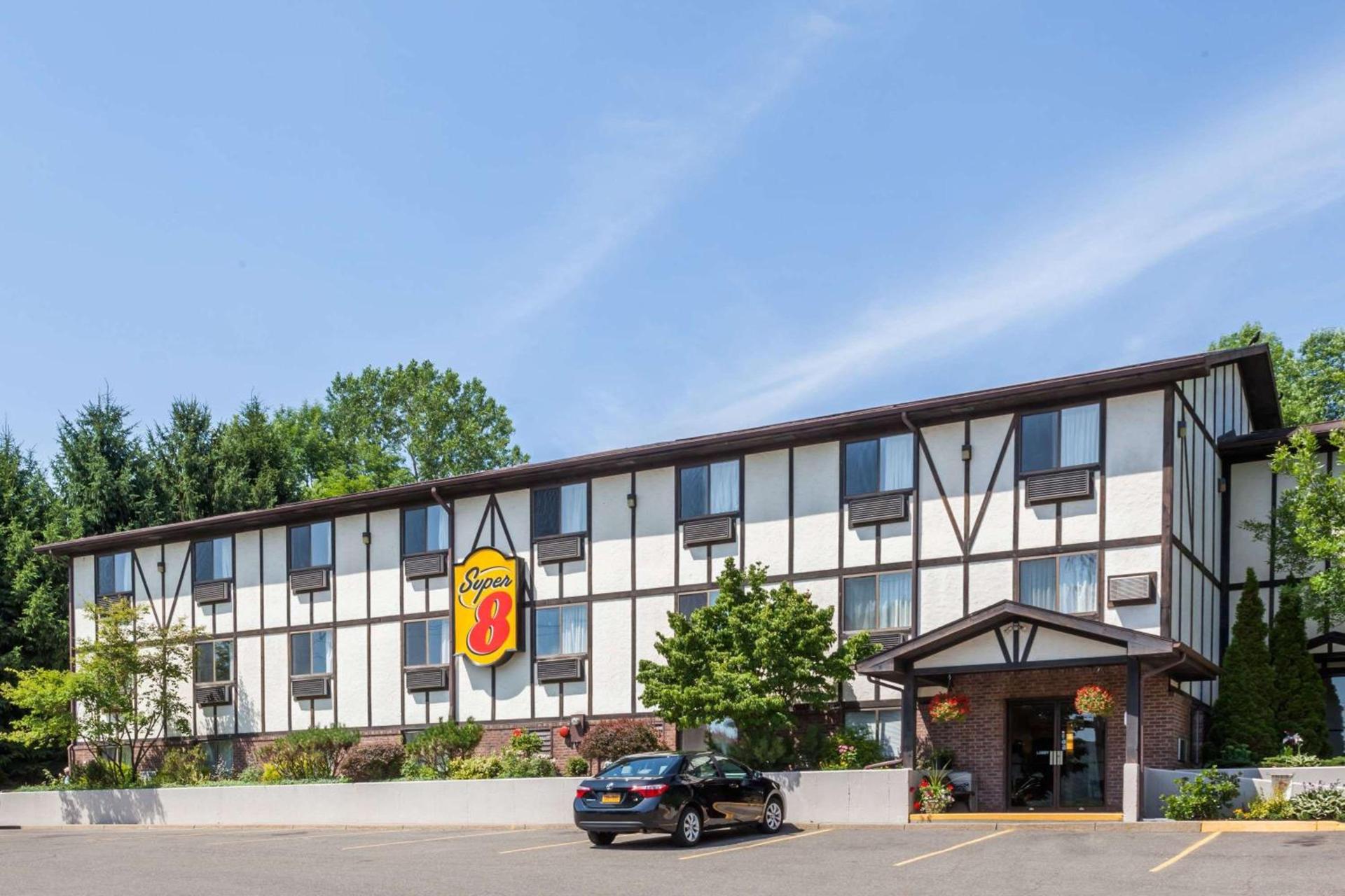 Super 8 by Wyndham Norwich photo 1