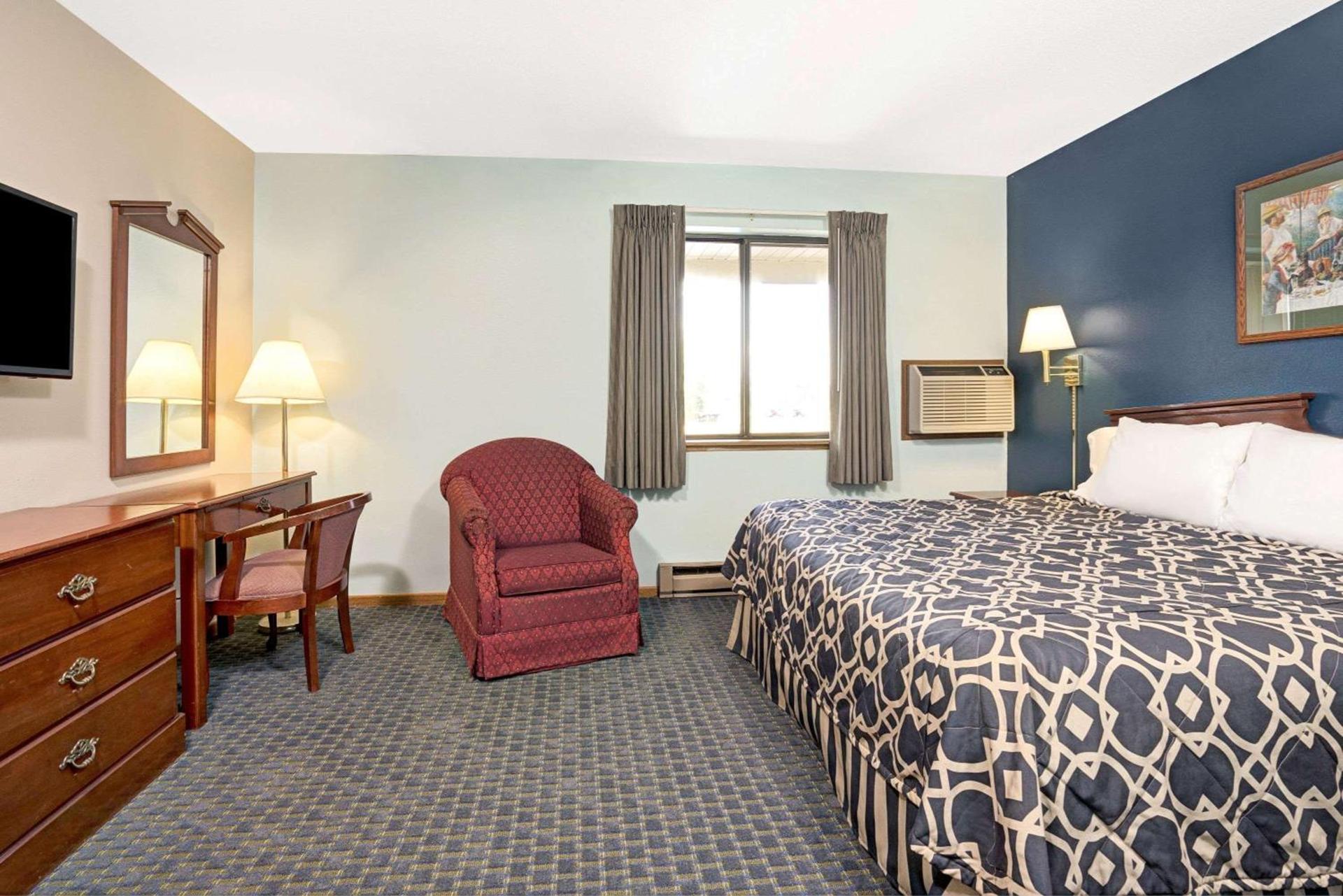Super 8 by Wyndham Hudson photo 5