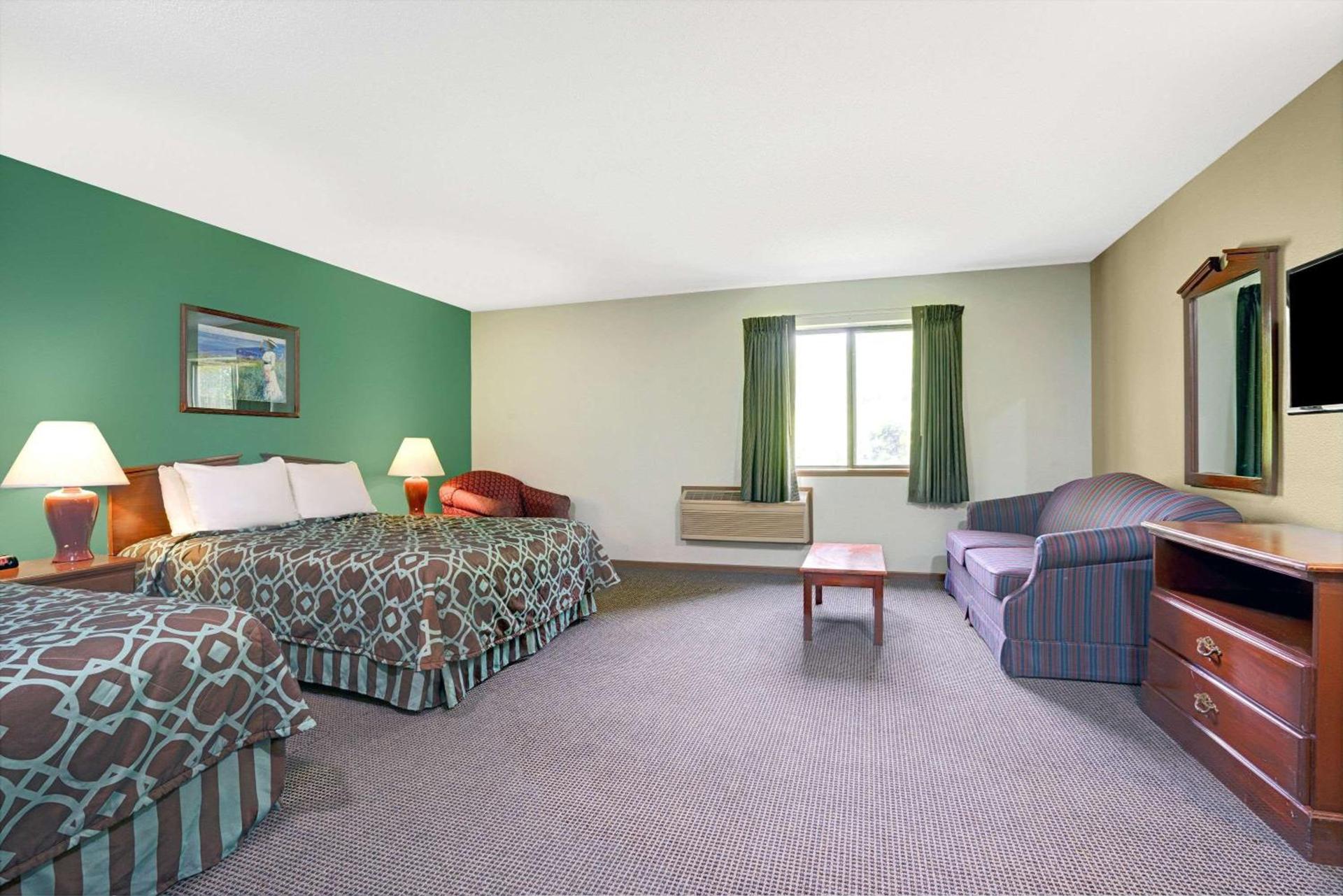 Super 8 by Wyndham Hudson photo 9