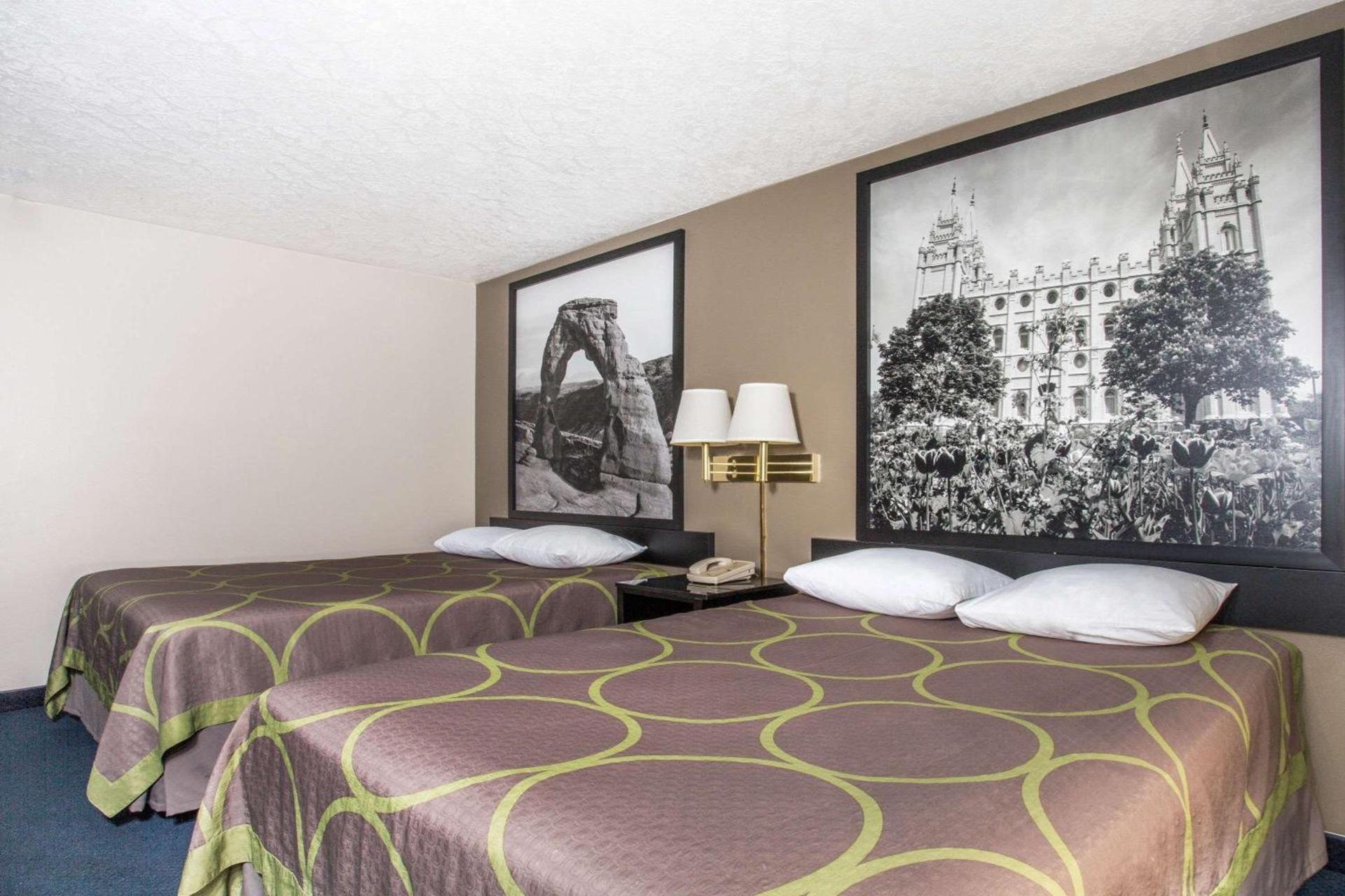 Super 8 by Wyndham Logan photo 10