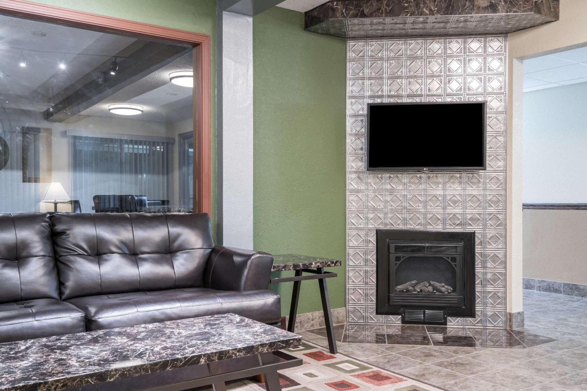 Super 8 by Wyndham Rice Lake photo 4