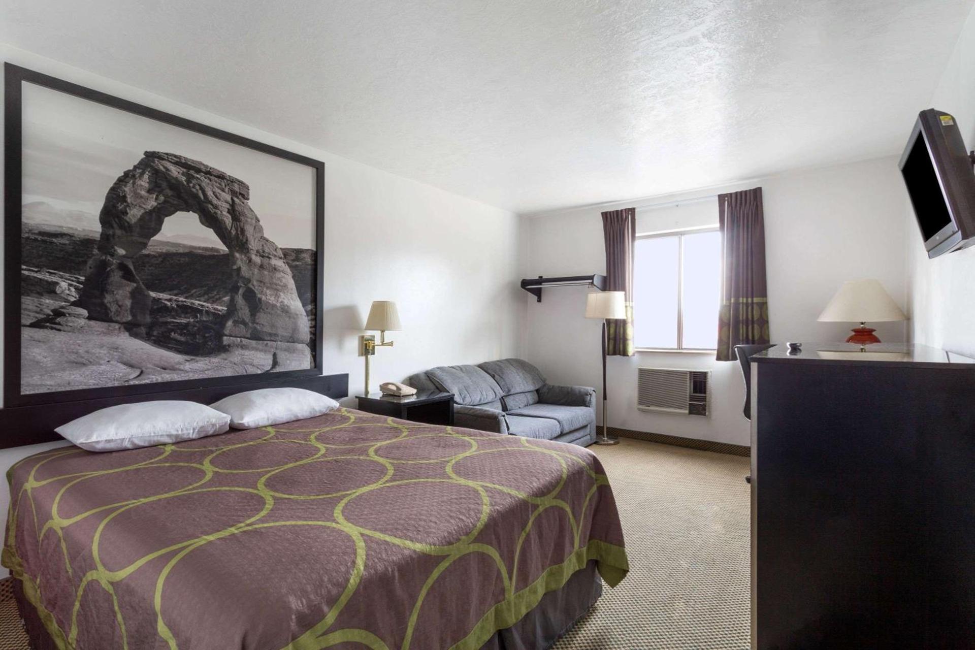 Super 8 by Wyndham Logan photo 8