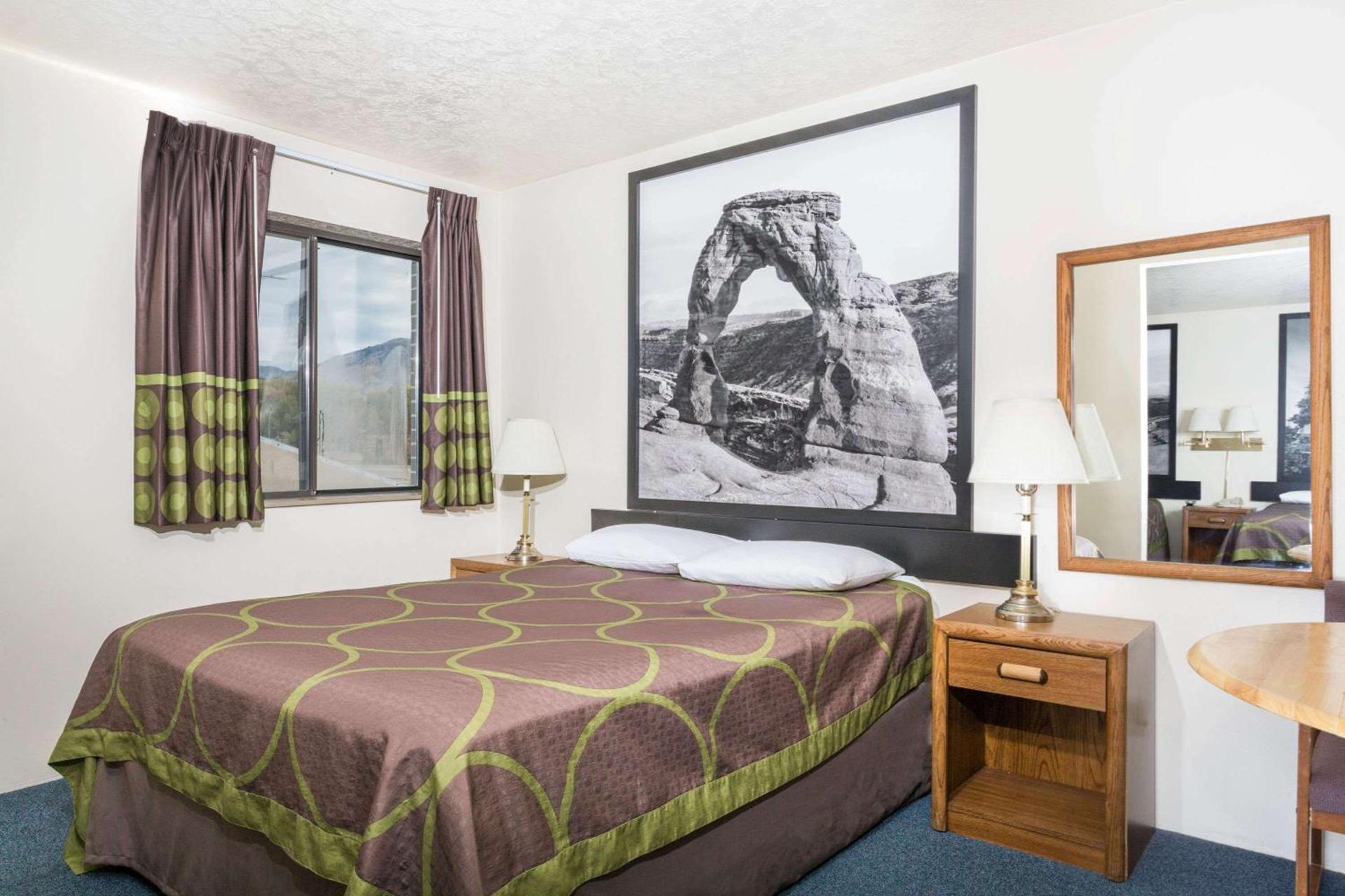 Super 8 by Wyndham Logan photo 7