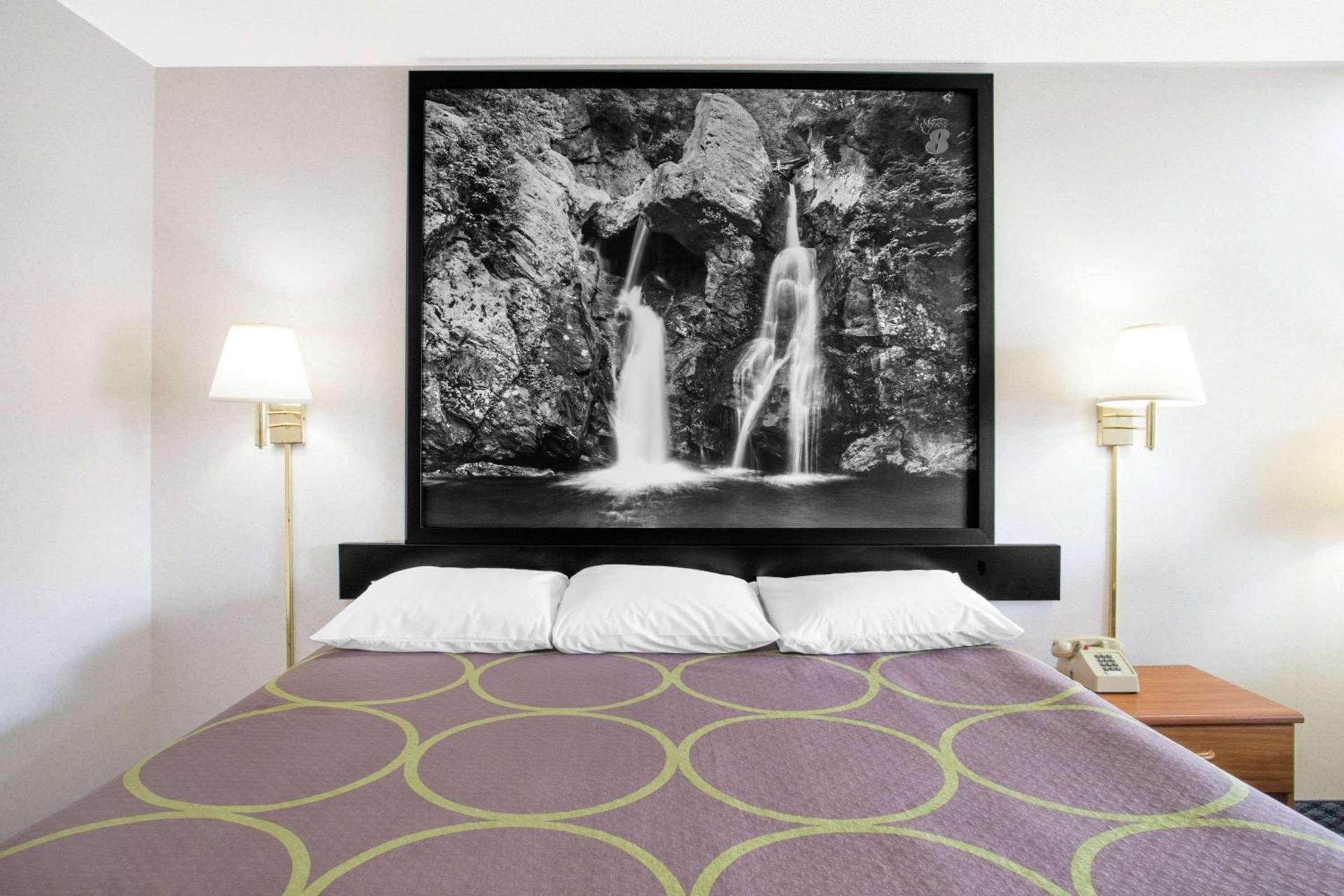 Super 8 by Wyndham Christiansburg photo 8