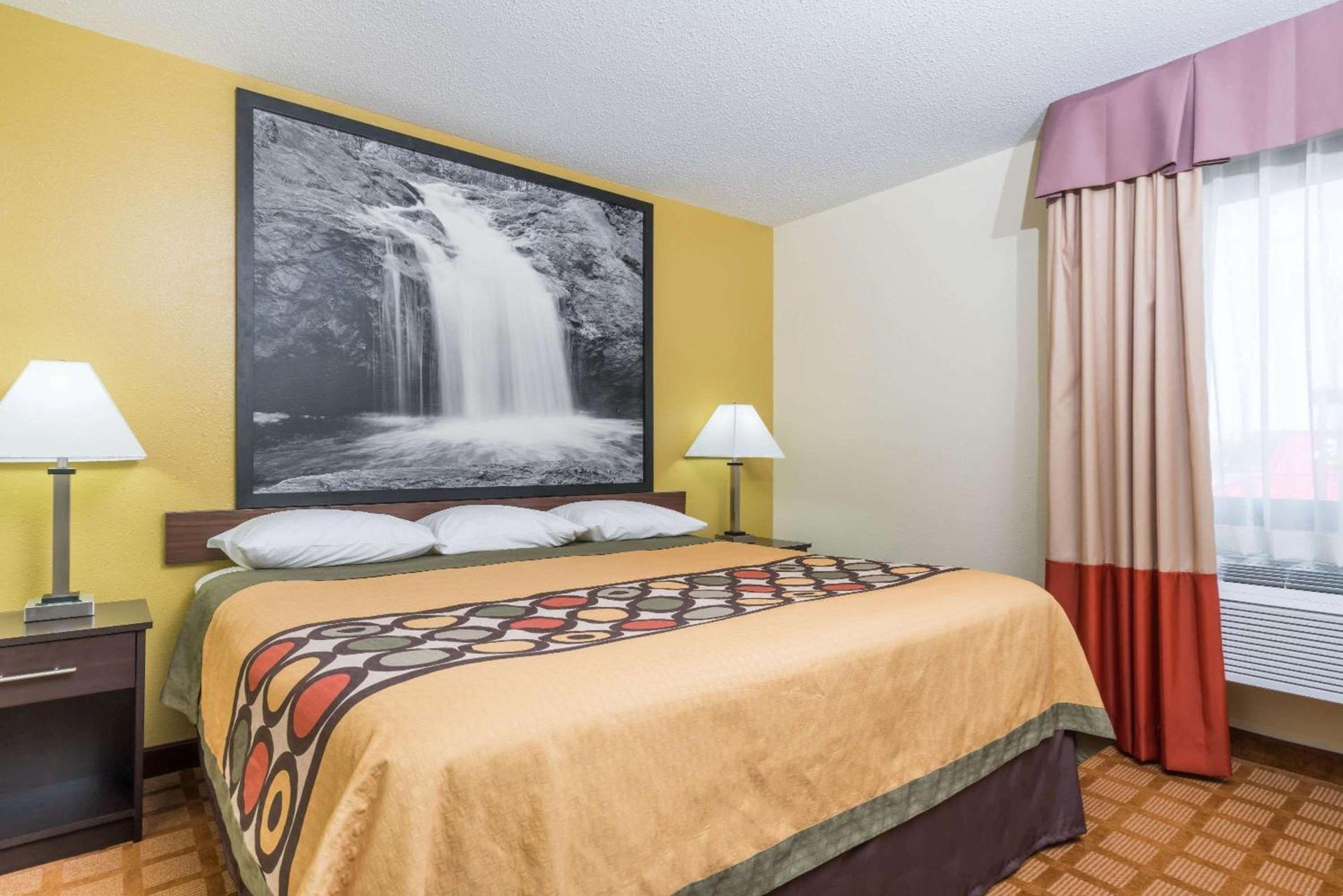 Super 8 by Wyndham Rice Lake photo 11