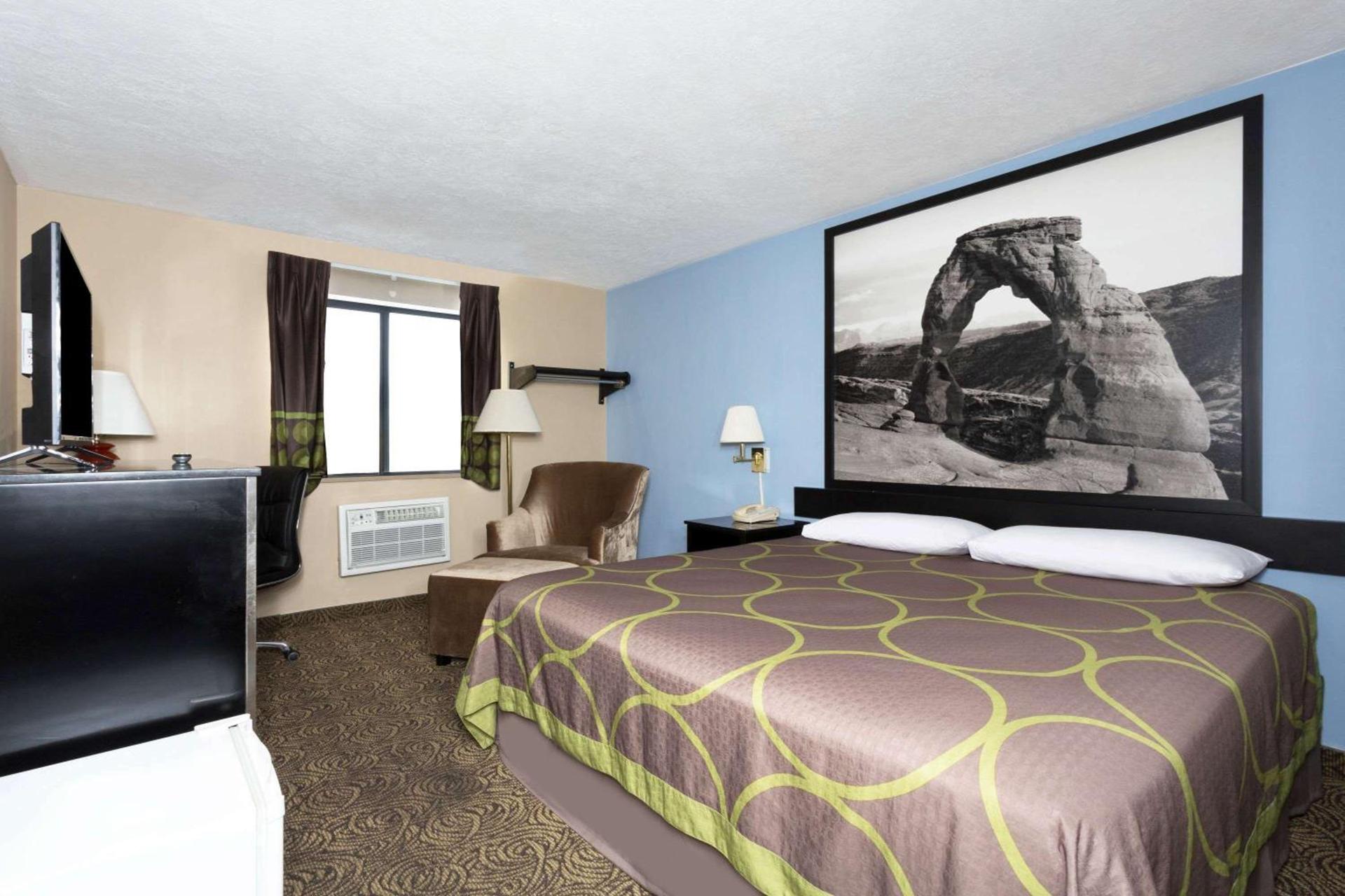 Super 8 by Wyndham Logan photo 13