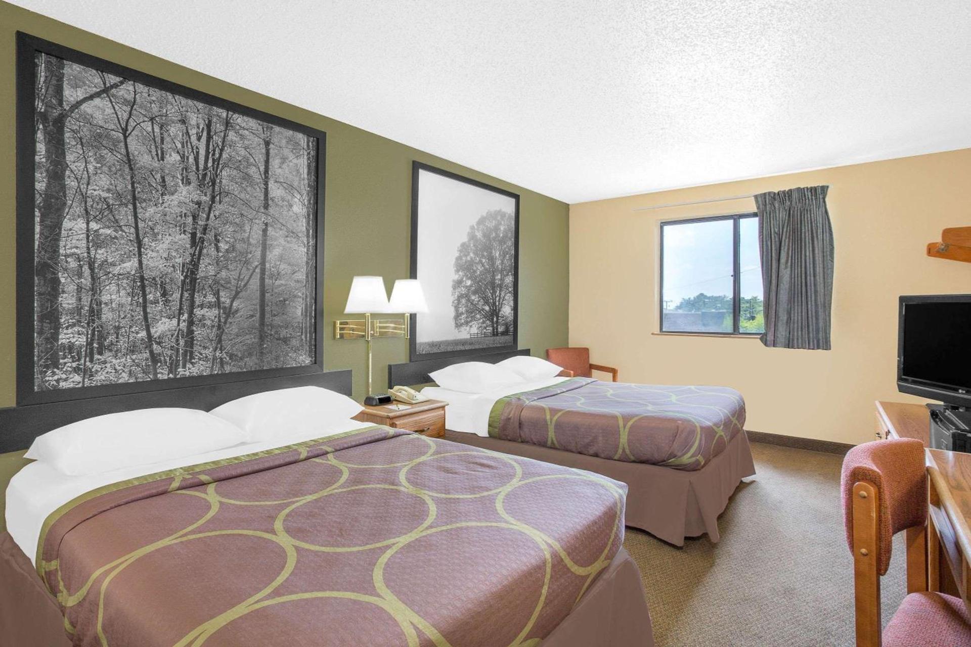 Super 8 by Wyndham Roanoke VA photo 6