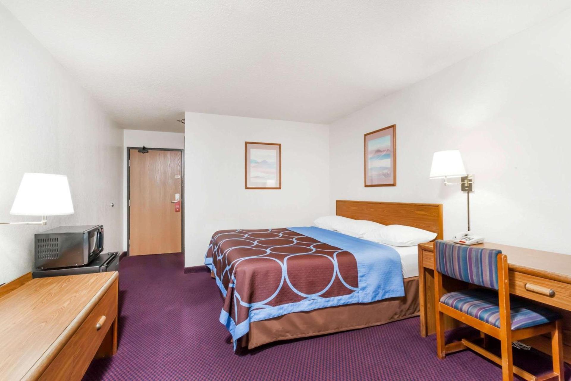 Super 8 by Wyndham Sidney NY photo 42