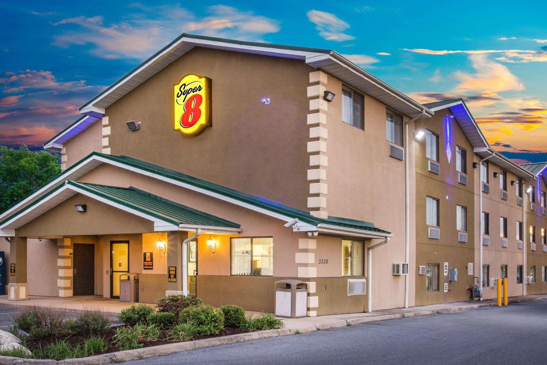 Super 8 by Wyndham Harrisonburg photo 1