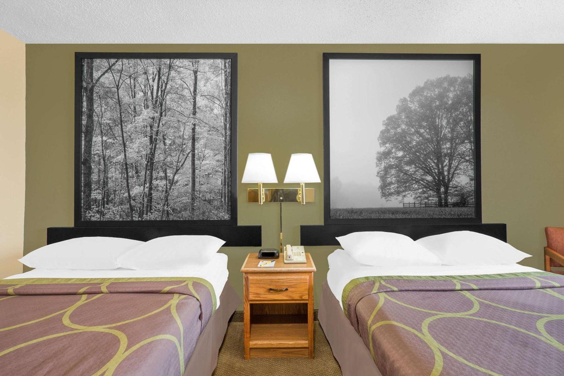 Super 8 by Wyndham Roanoke VA photo 7