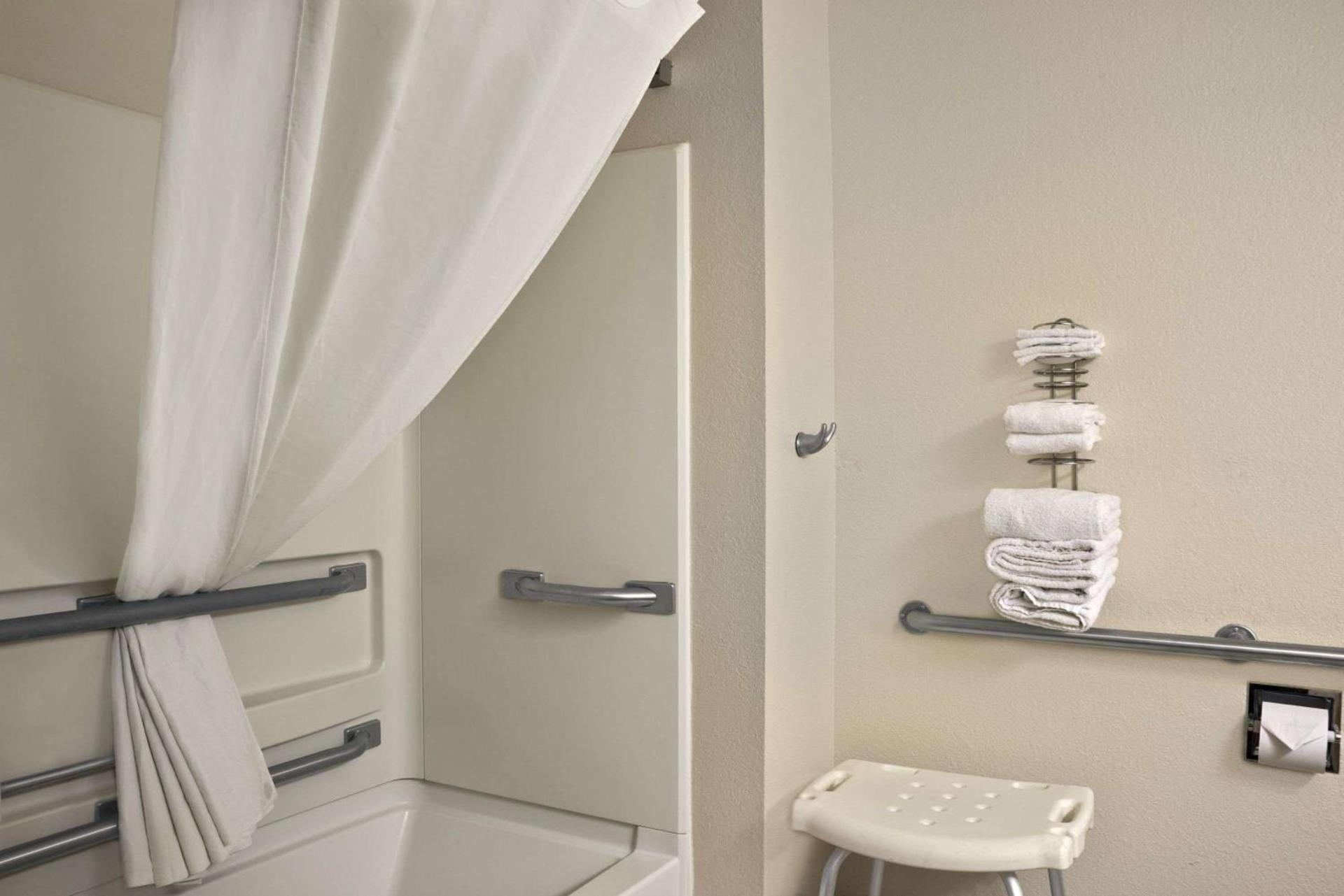 Fairview Inn & Suites Whitewater photo 9