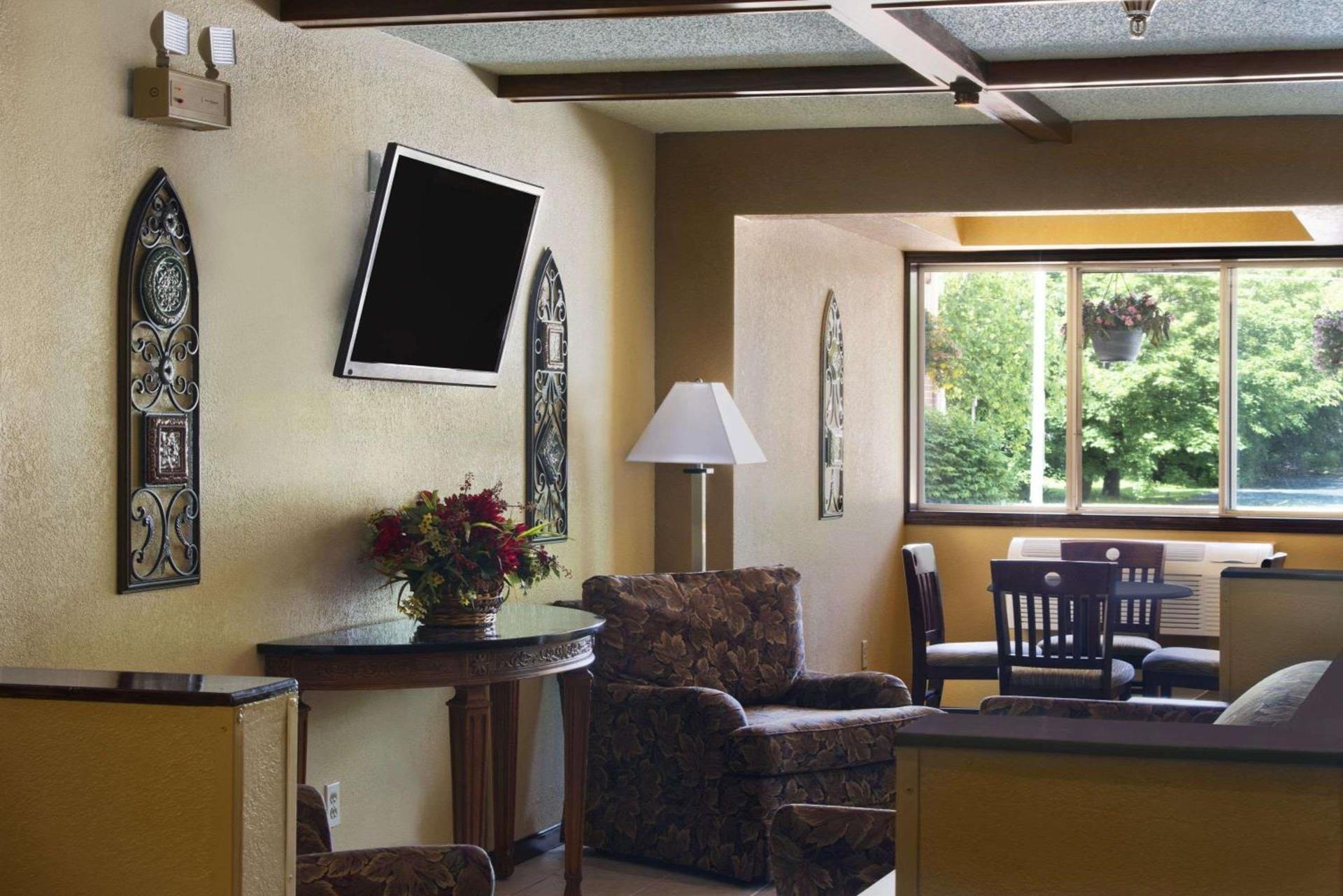 Fairview Inn & Suites Whitewater photo 3