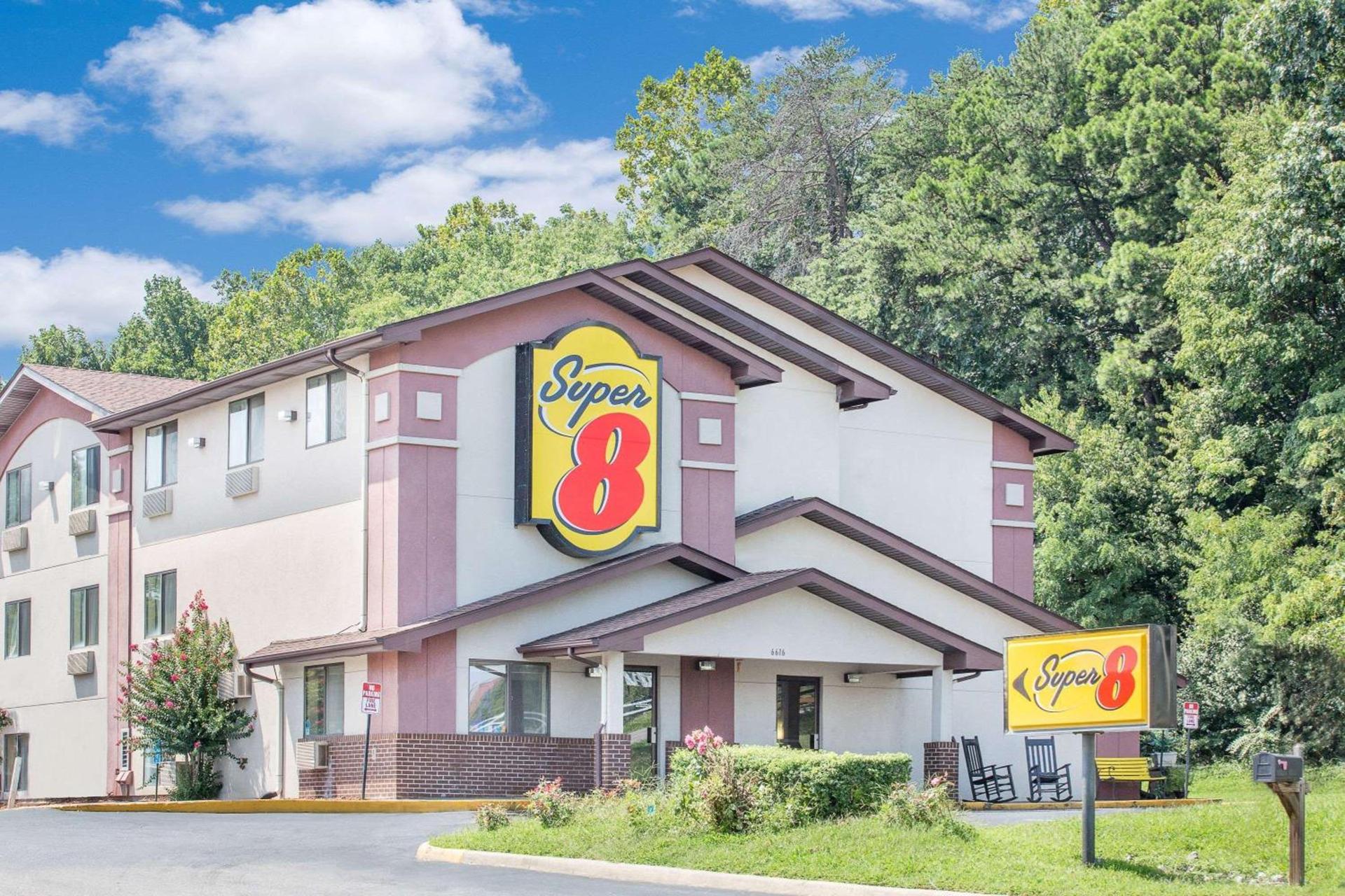 Super 8 by Wyndham Roanoke VA photo 1