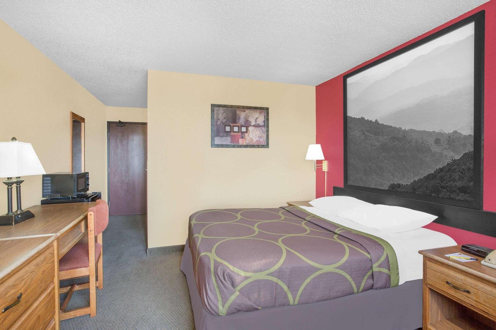 Super 8 by Wyndham Roanoke VA photo 13