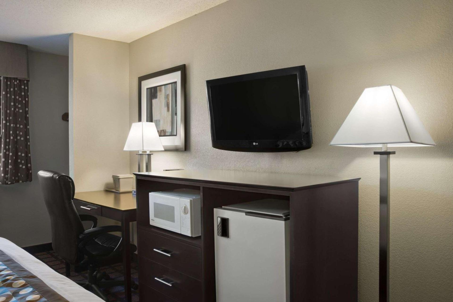 Fairview Inn & Suites Whitewater photo 6