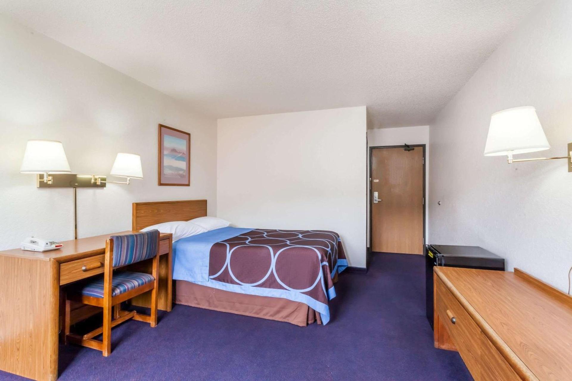 Super 8 by Wyndham Sidney NY photo 35
